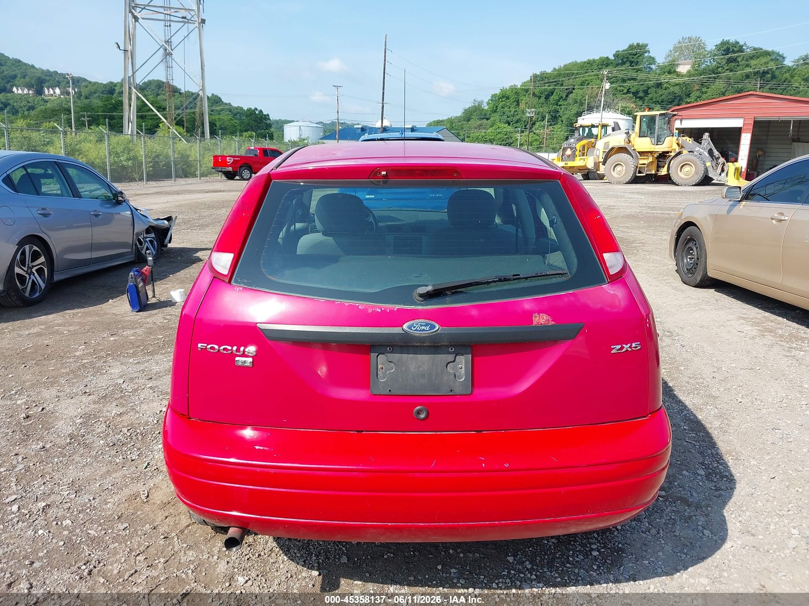 2005 Ford Focus Zx5 Red vin: 3FAFP37N85R114382