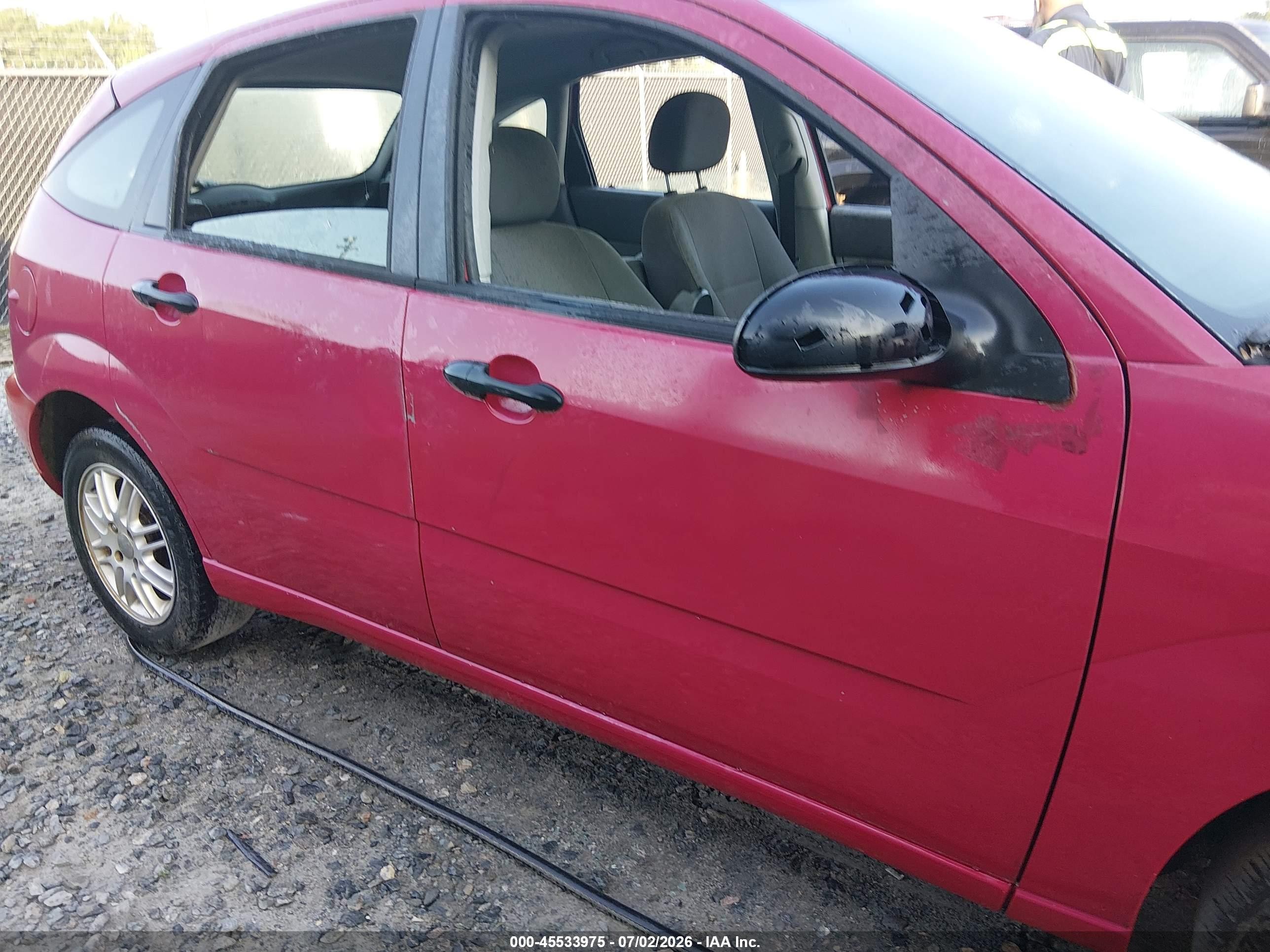2005 Ford Focus Zx5 Red vin: 3FAFP37N95R105044