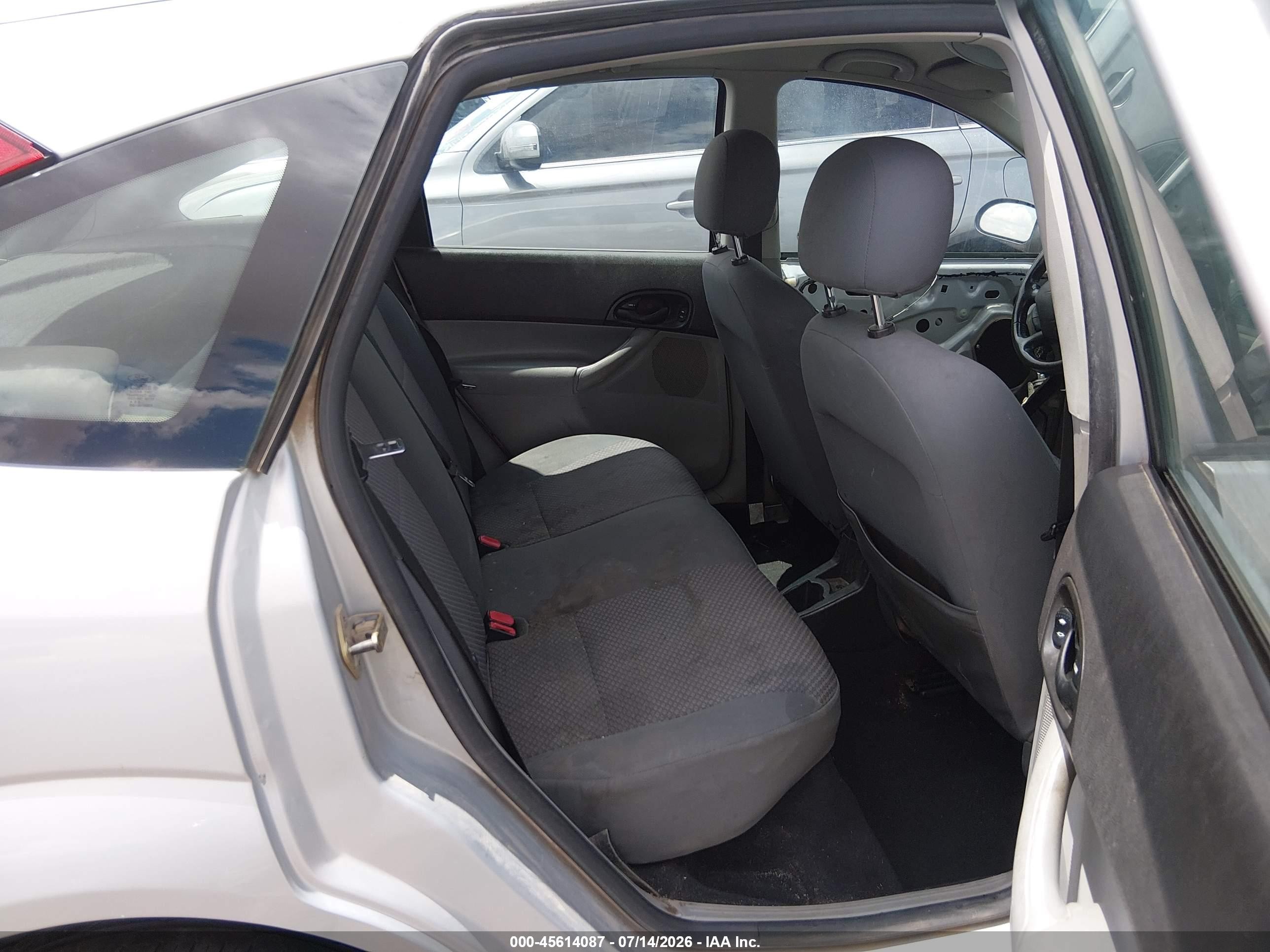 2005 Ford Focus Zx5 Silver vin: 3FAFP37N95R123611