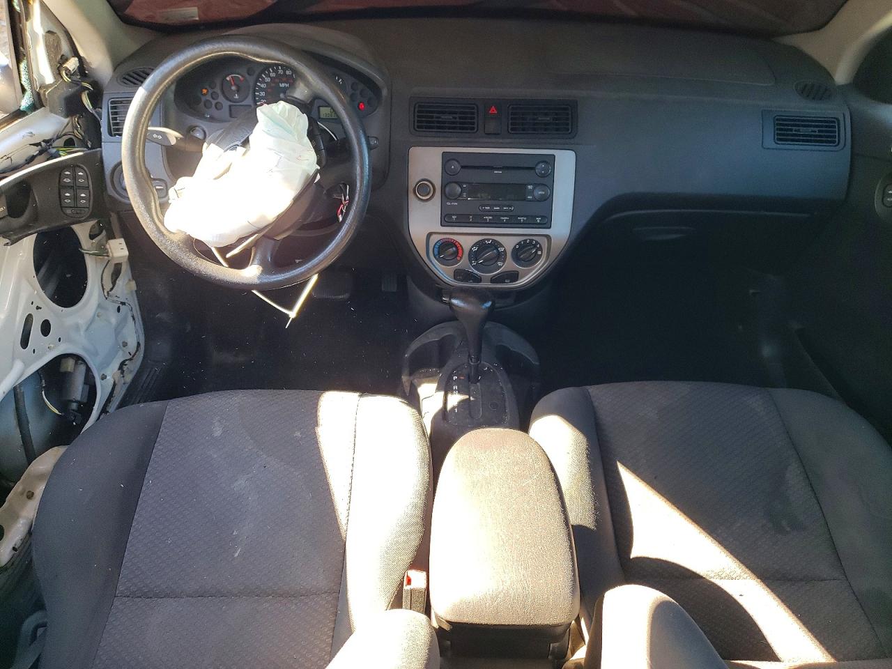 2005 Ford Focus Zx5 White vin: 3FAFP37N95R141526