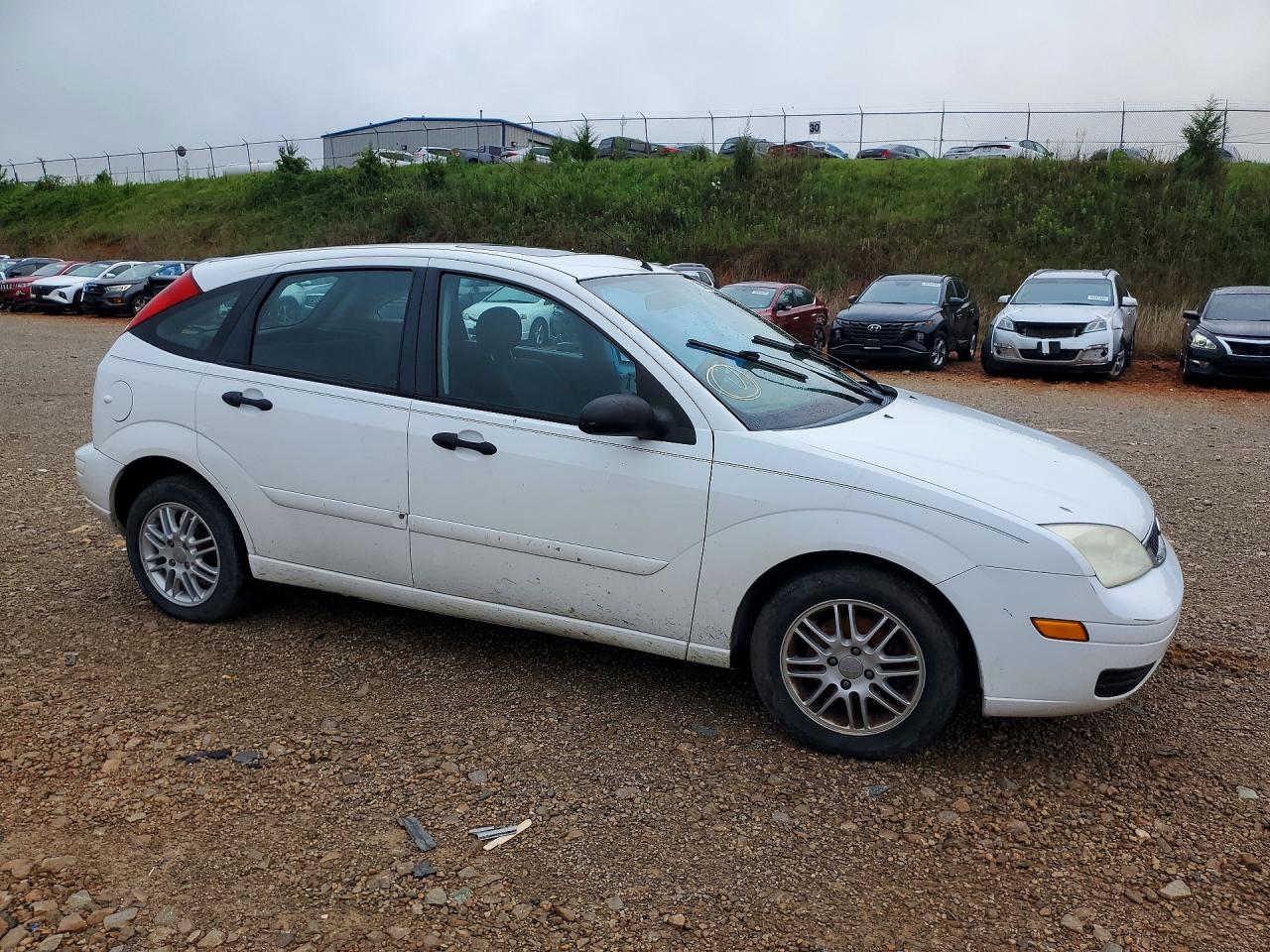2005 Ford Focus Zx5 White vin: 3FAFP37N95R141526
