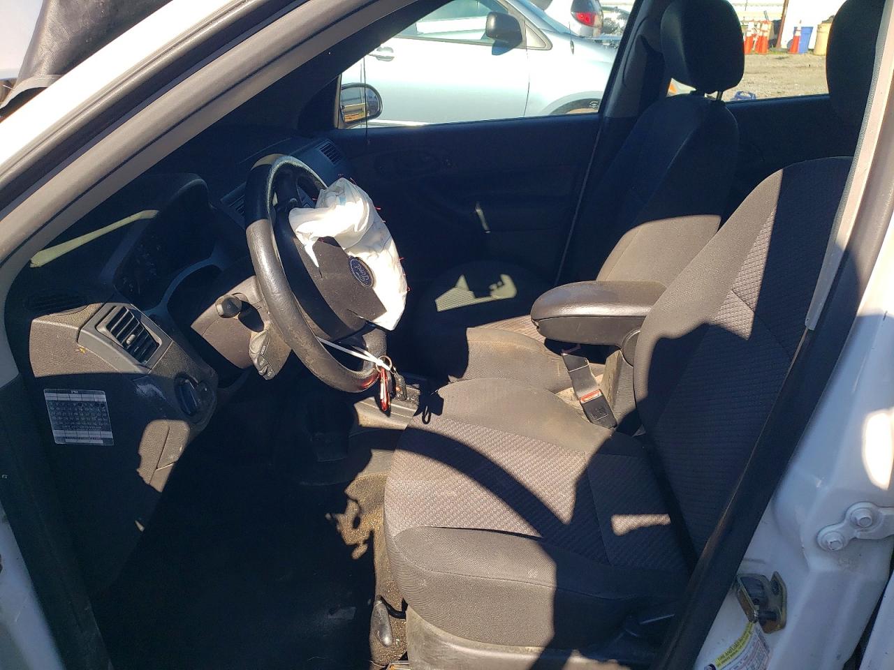 2005 Ford Focus Zx5 White vin: 3FAFP37N95R141526