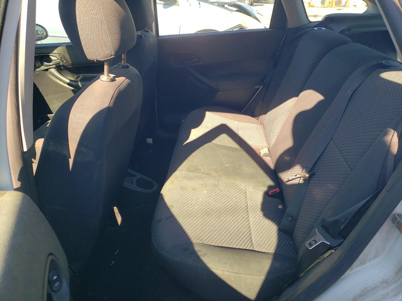 2005 Ford Focus Zx5 White vin: 3FAFP37N95R141526