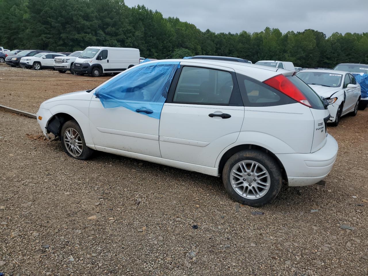 2005 Ford Focus Zx5 White vin: 3FAFP37N95R141526 Damage: Left Rear Door, Dent(S) W/ Paint Dmg, 2 To 3 Inches