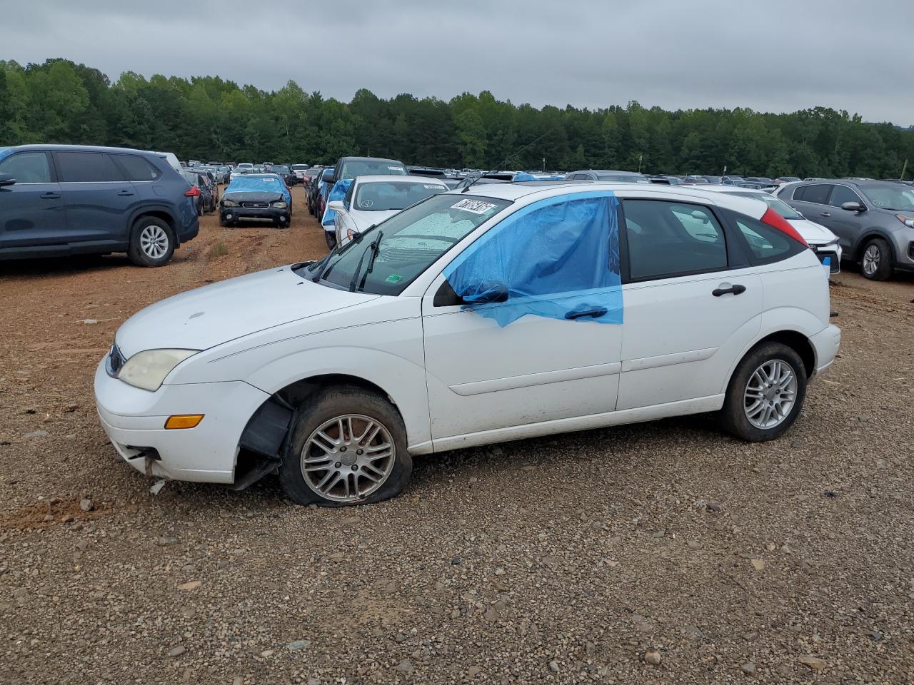 2005 Ford Focus Zx5 White vin: 3FAFP37N95R141526 Damage: Left Front Door Glass, Broken, Replacement Required