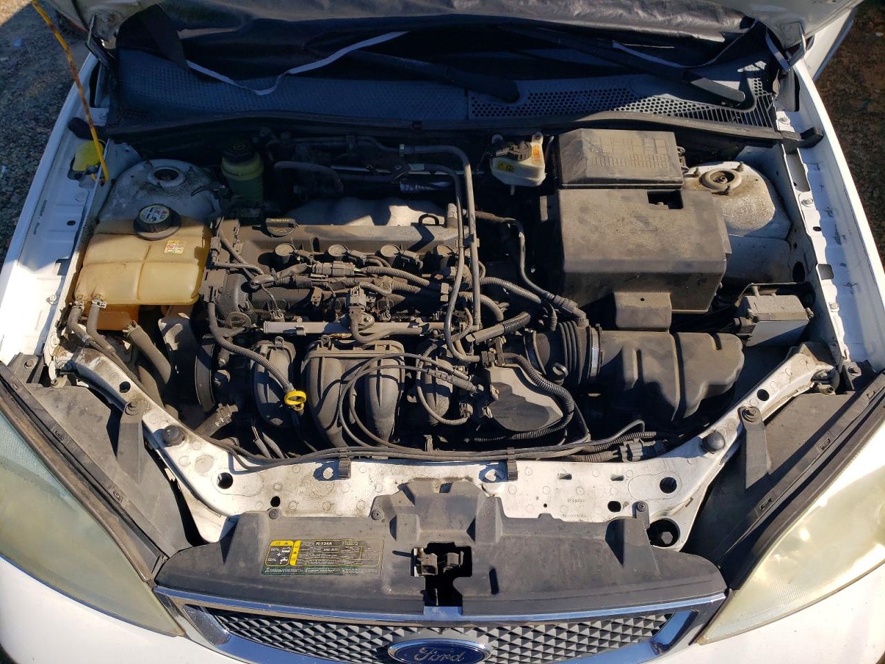 2005 Ford Focus Zx5 White vin: 3FAFP37N95R141526