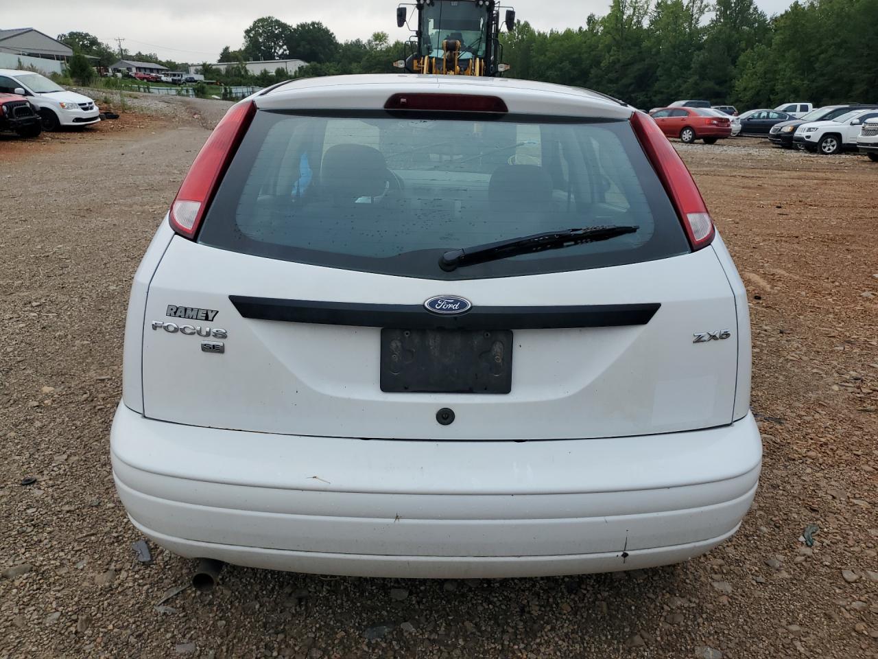 2005 Ford Focus Zx5 White vin: 3FAFP37N95R141526 Damage: Rear Bumper, Heavy Scratch, 2 To 3 Inches