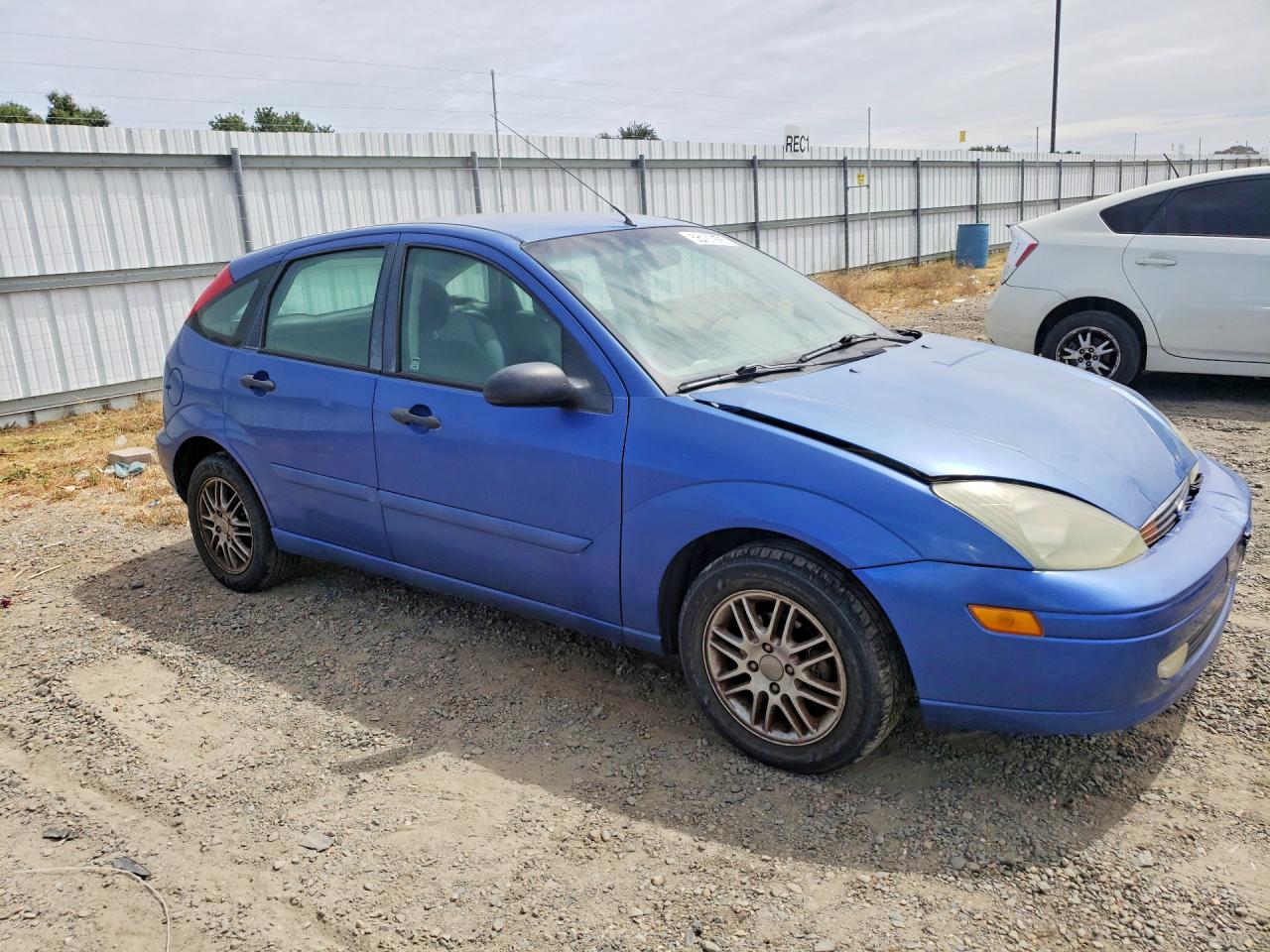 2003 Ford Focus Blue vin: 3FAFP37Z43R141742