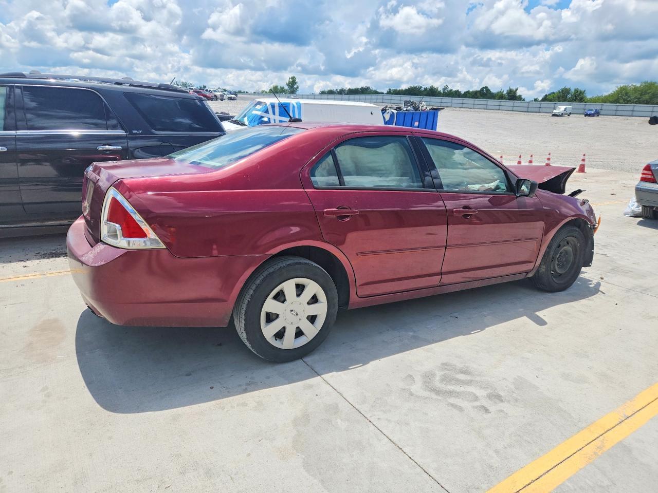 2007 Ford Fusion S Red vin: 3FAHP06Z07R214037