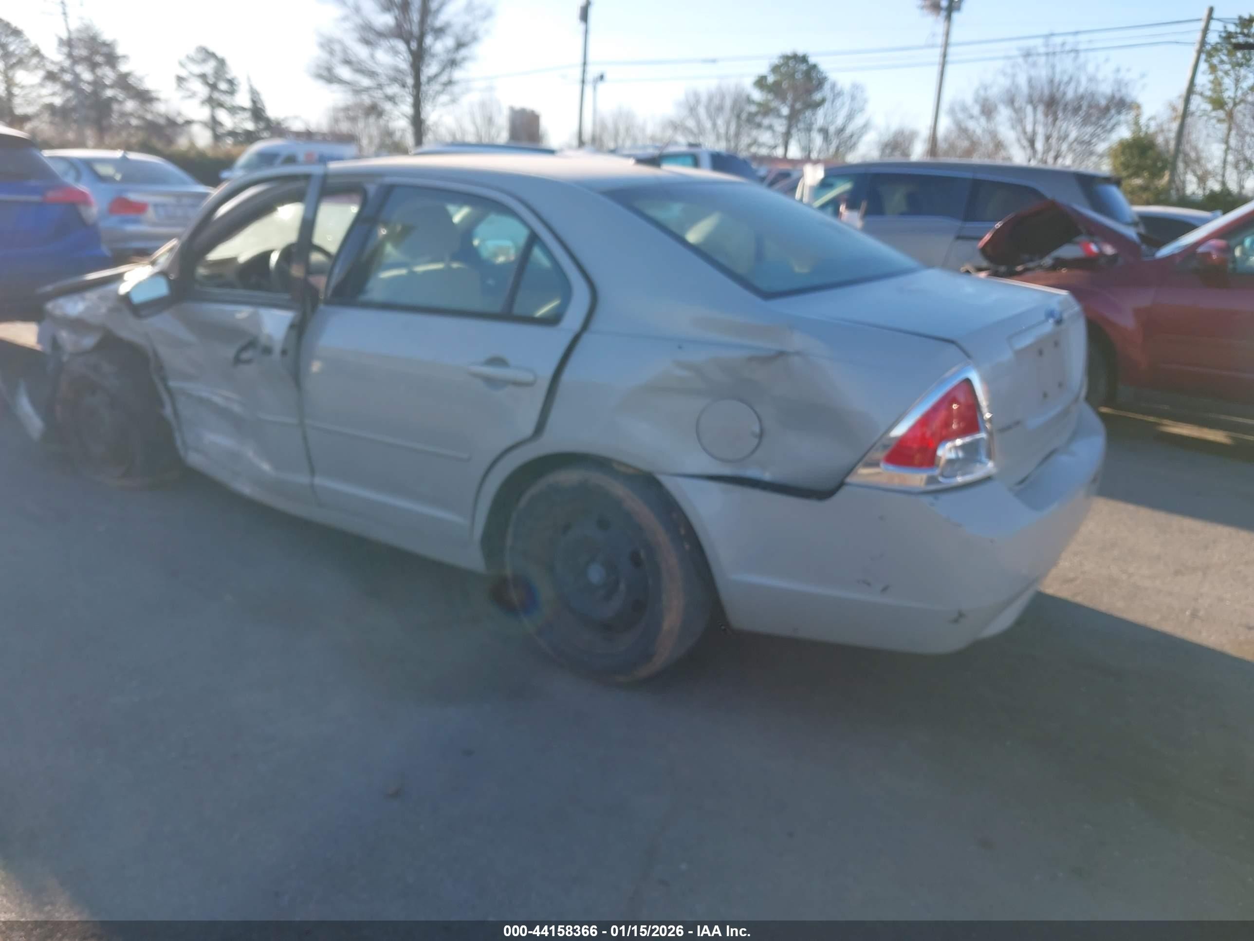 2008 Ford Fusion S Золотой vin: 3FAHP06Z08R175435