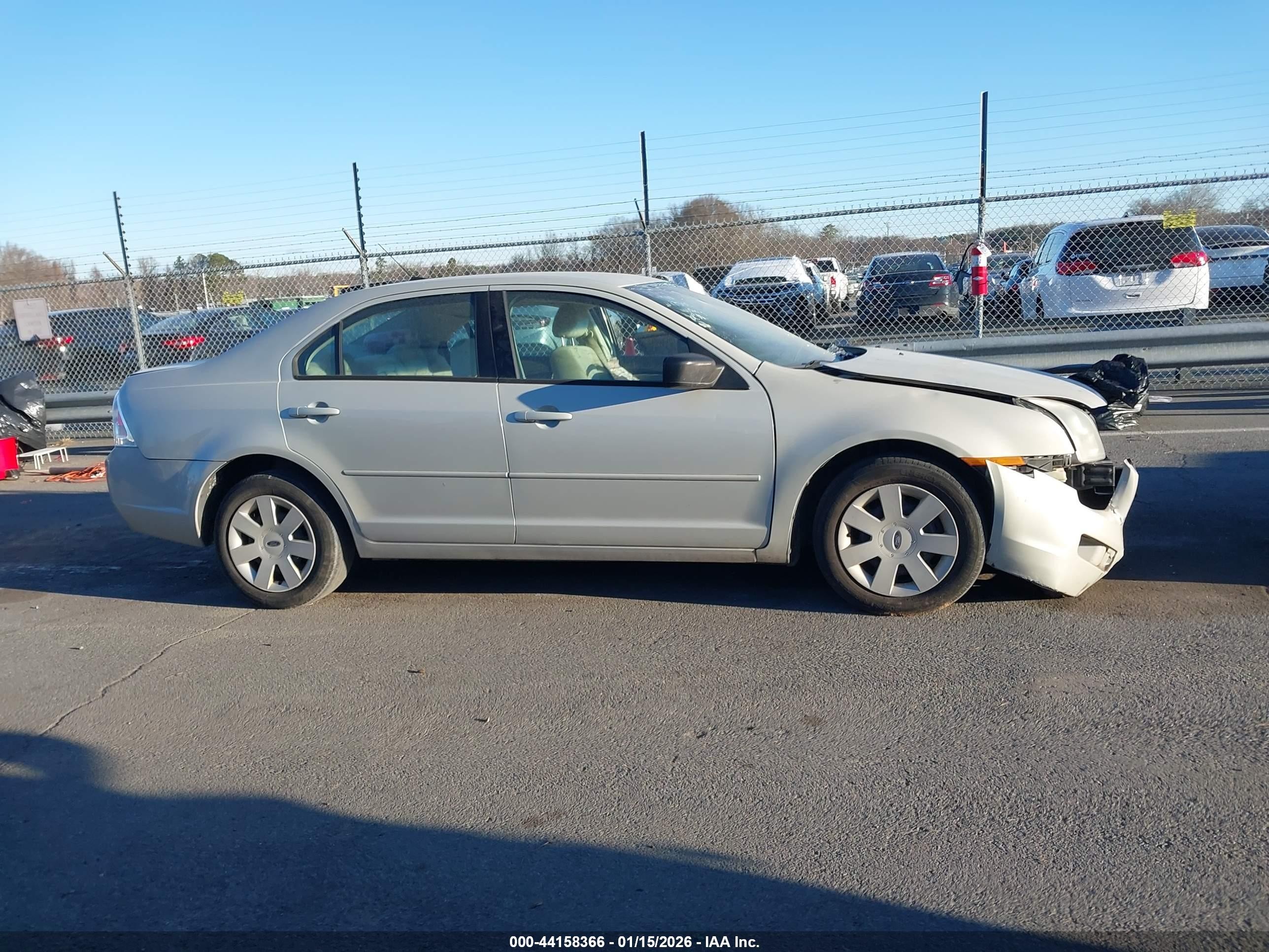 2008 Ford Fusion S Золотой vin: 3FAHP06Z08R175435