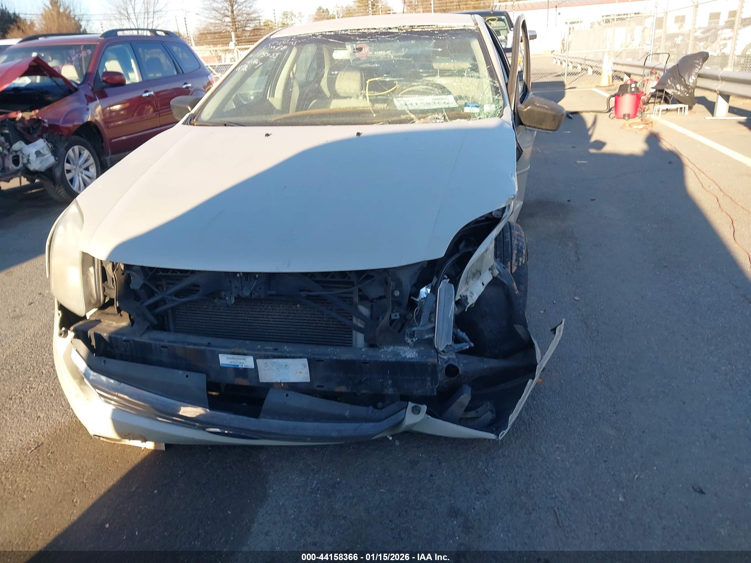 2008 Ford Fusion S Золотой vin: 3FAHP06Z08R175435