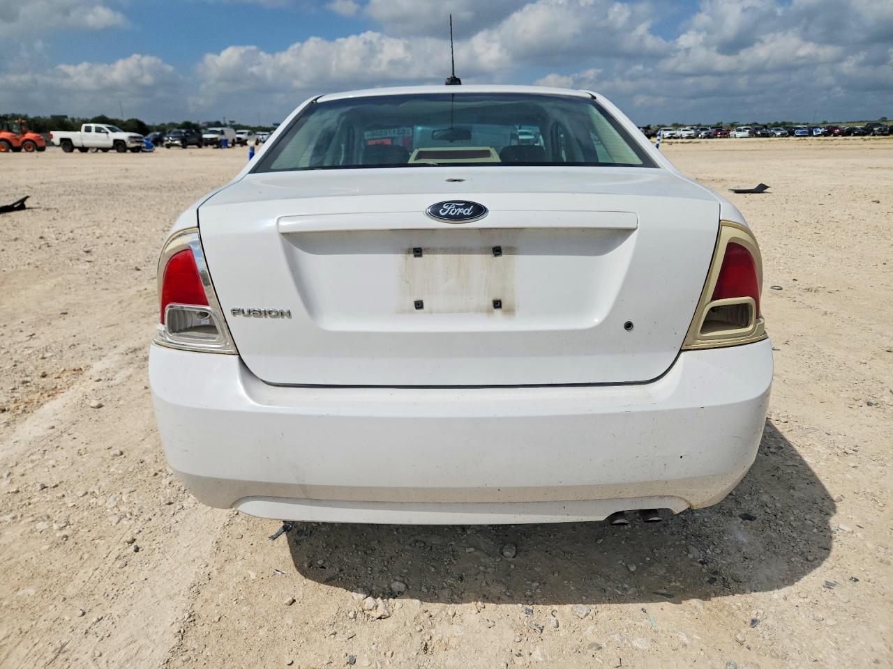 2007 Ford Fusion S White vin: 3FAHP06Z57R234882