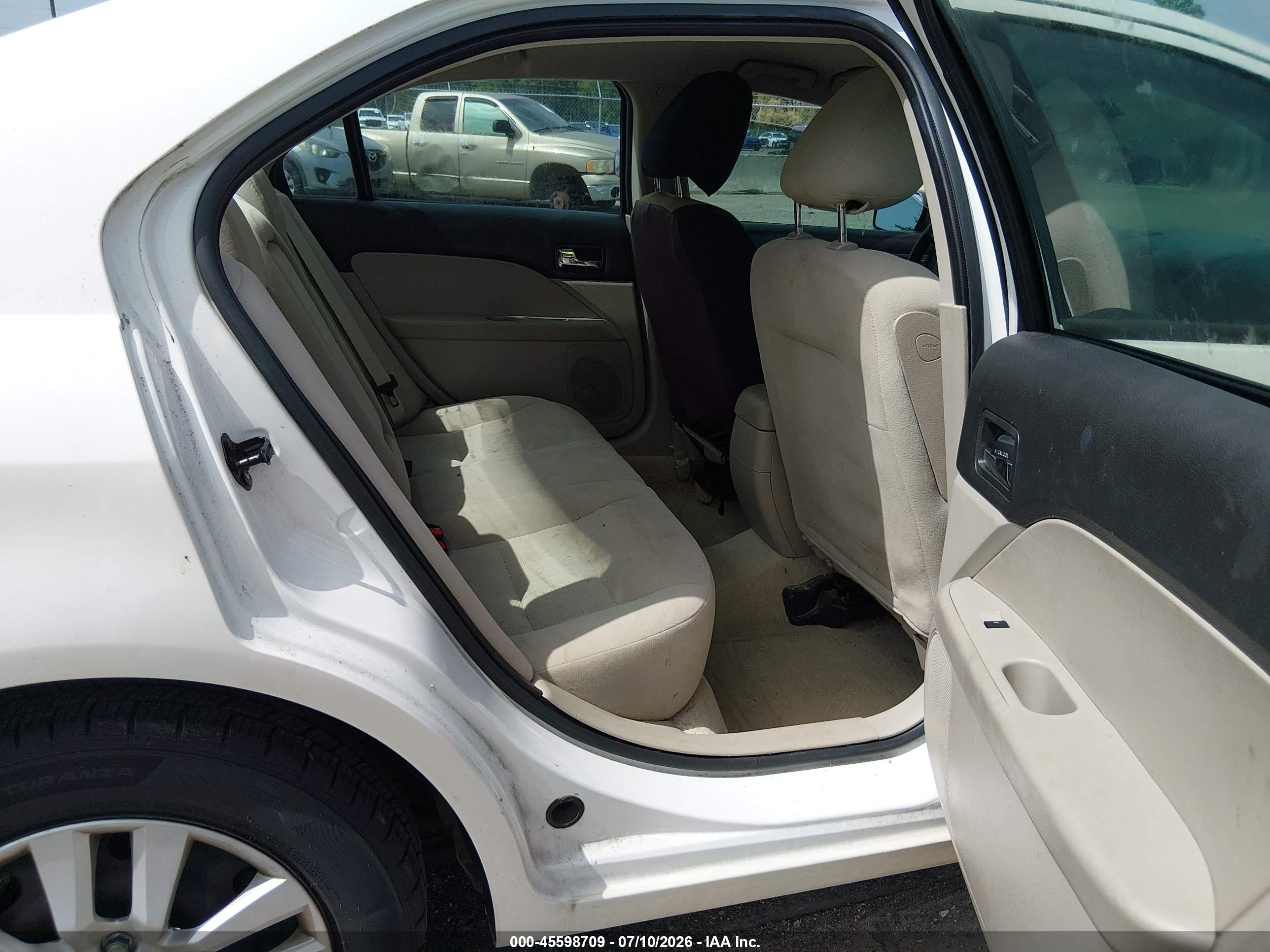2009 Ford Fusion S White vin: 3FAHP06Z79R148962
