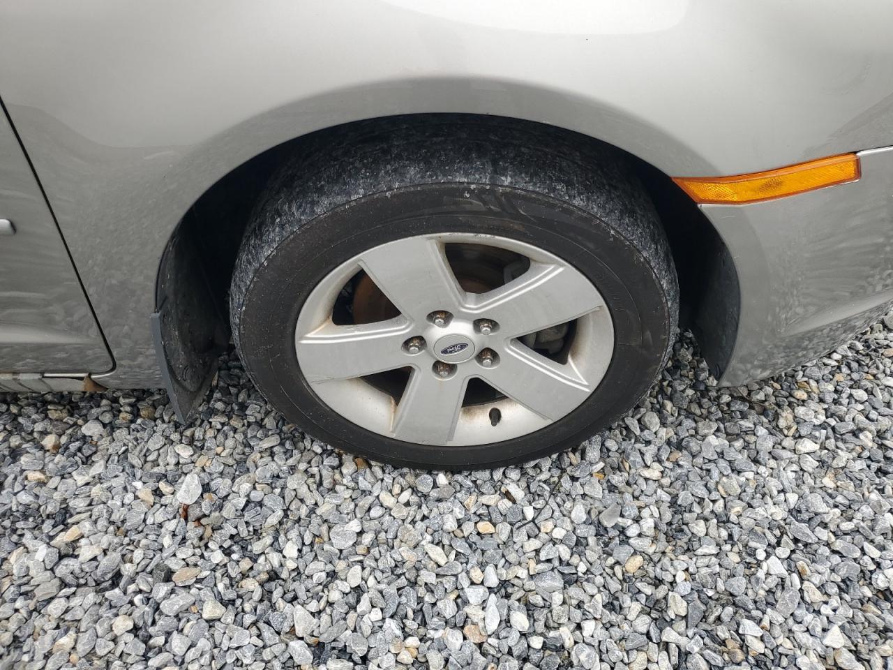 2008 Ford Fusion Se Silver vin: 3FAHP07178R267019 Damage: Right Front Wheel, Curb Rash, 2 To 3 Inches