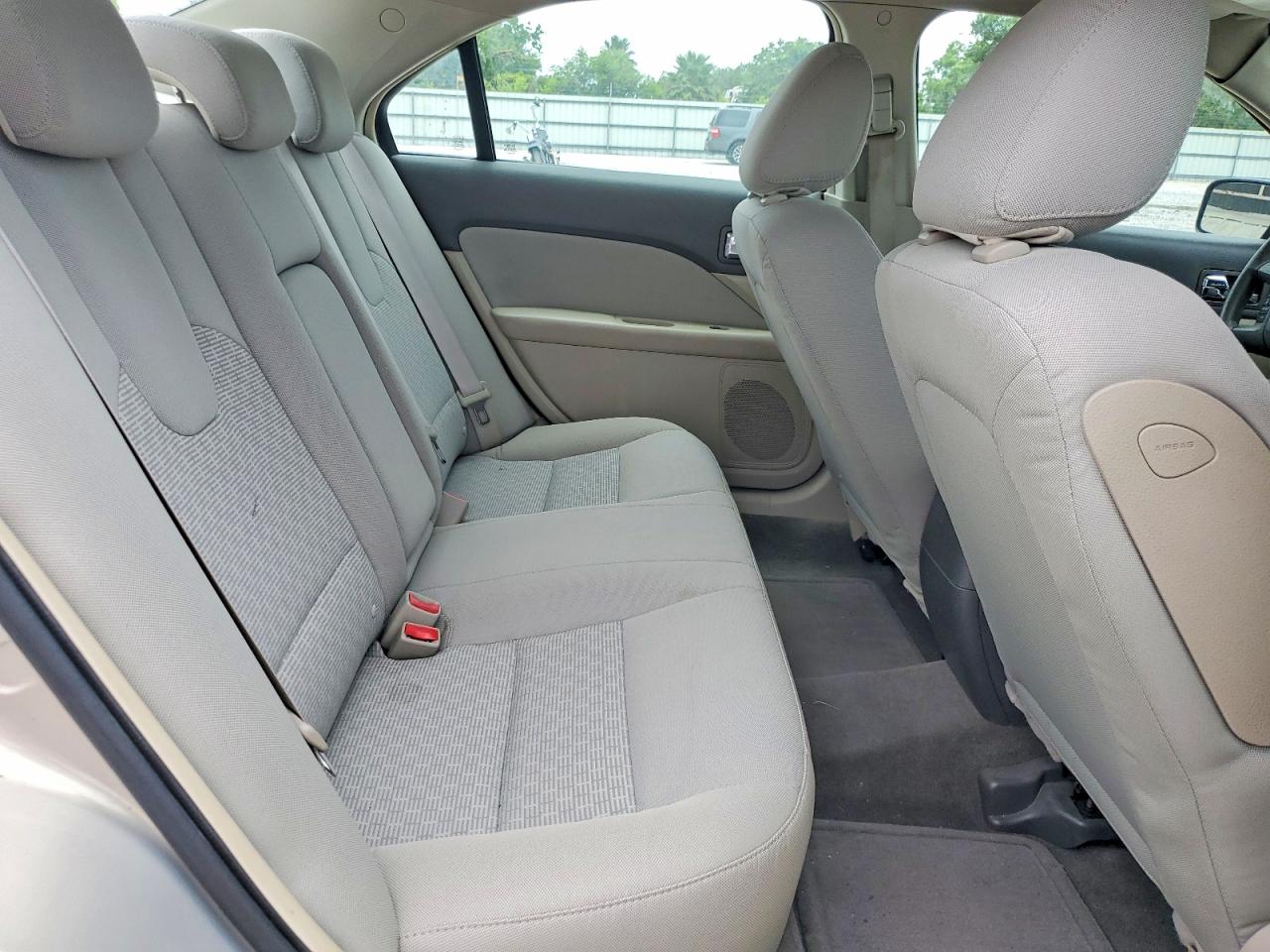 2010 Ford Fusion S Tan vin: 3FAHP0GA0AR389971