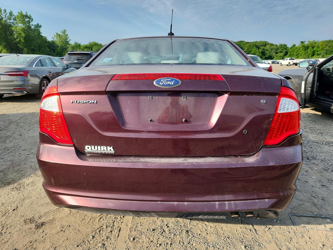 2011 Ford Fusion S Maroon vin: 3FAHP0GA0BR131144