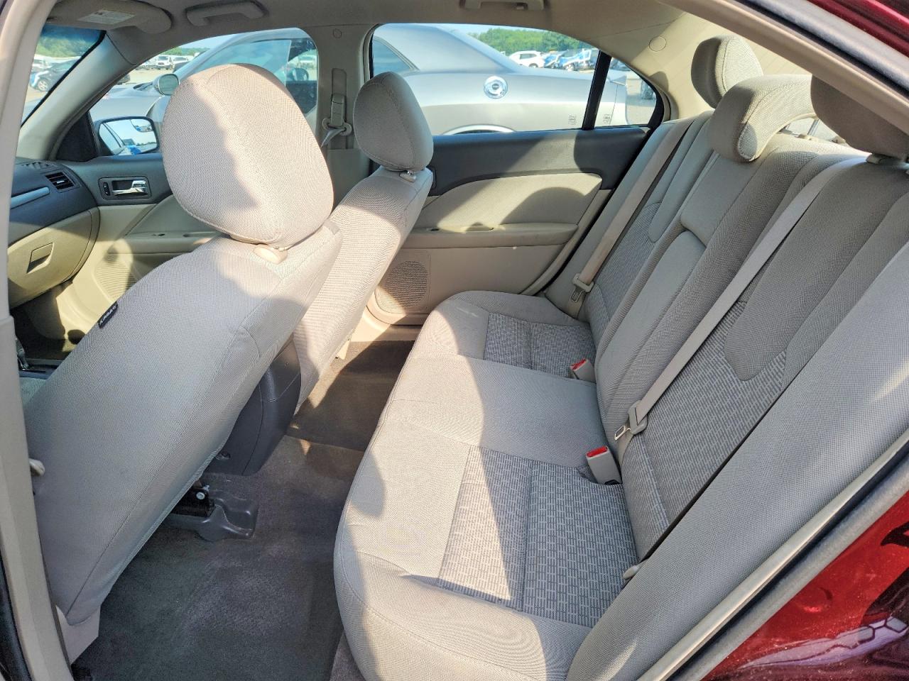 2011 Ford Fusion S Maroon vin: 3FAHP0GA0BR131144