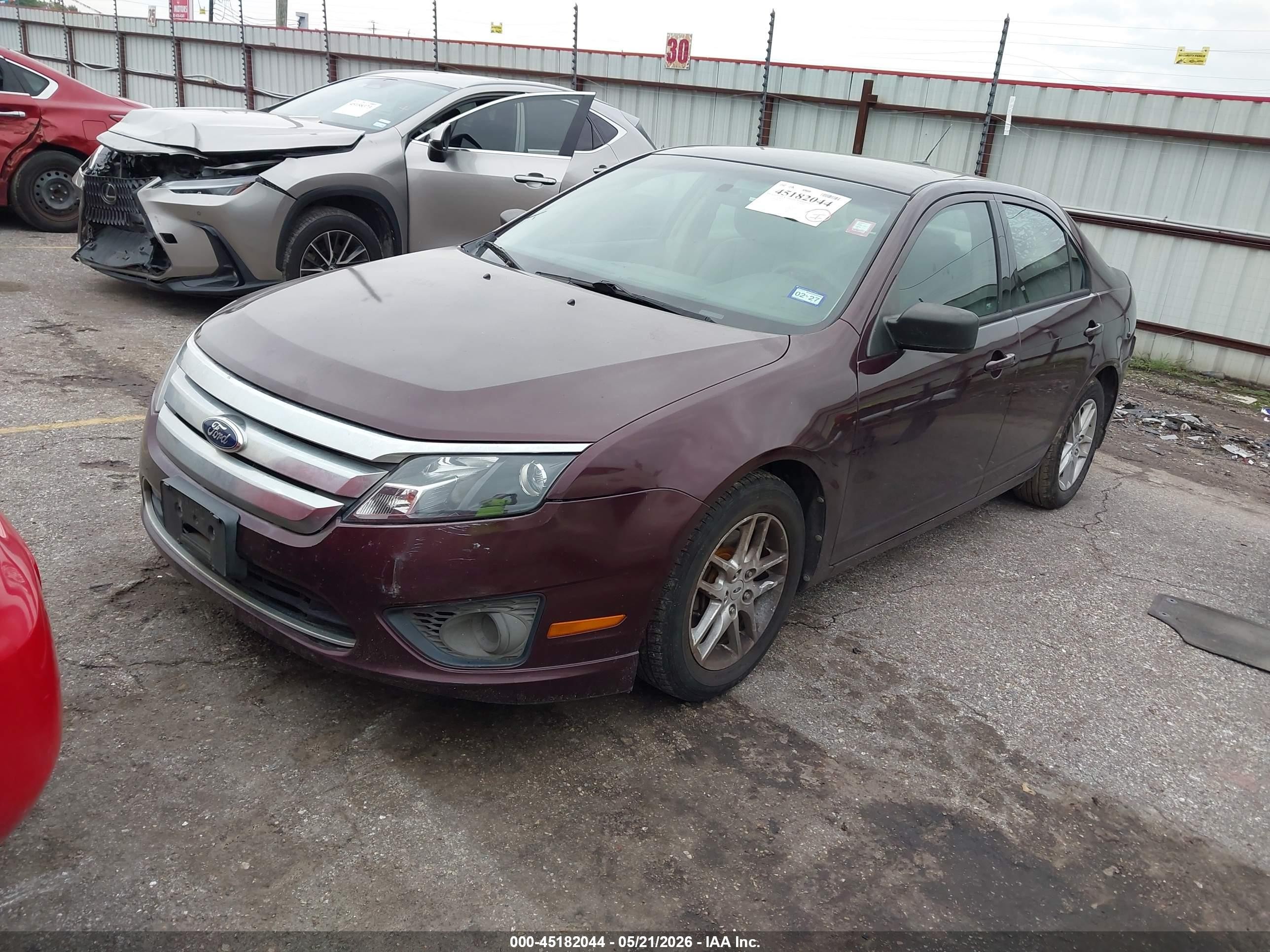 2011 Ford Fusion S Maroon vin: 3FAHP0GA0BR226819