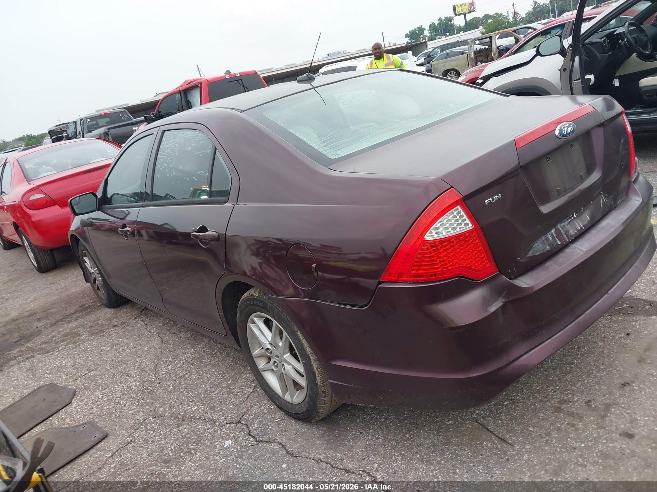 2011 Ford Fusion S Maroon vin: 3FAHP0GA0BR226819
