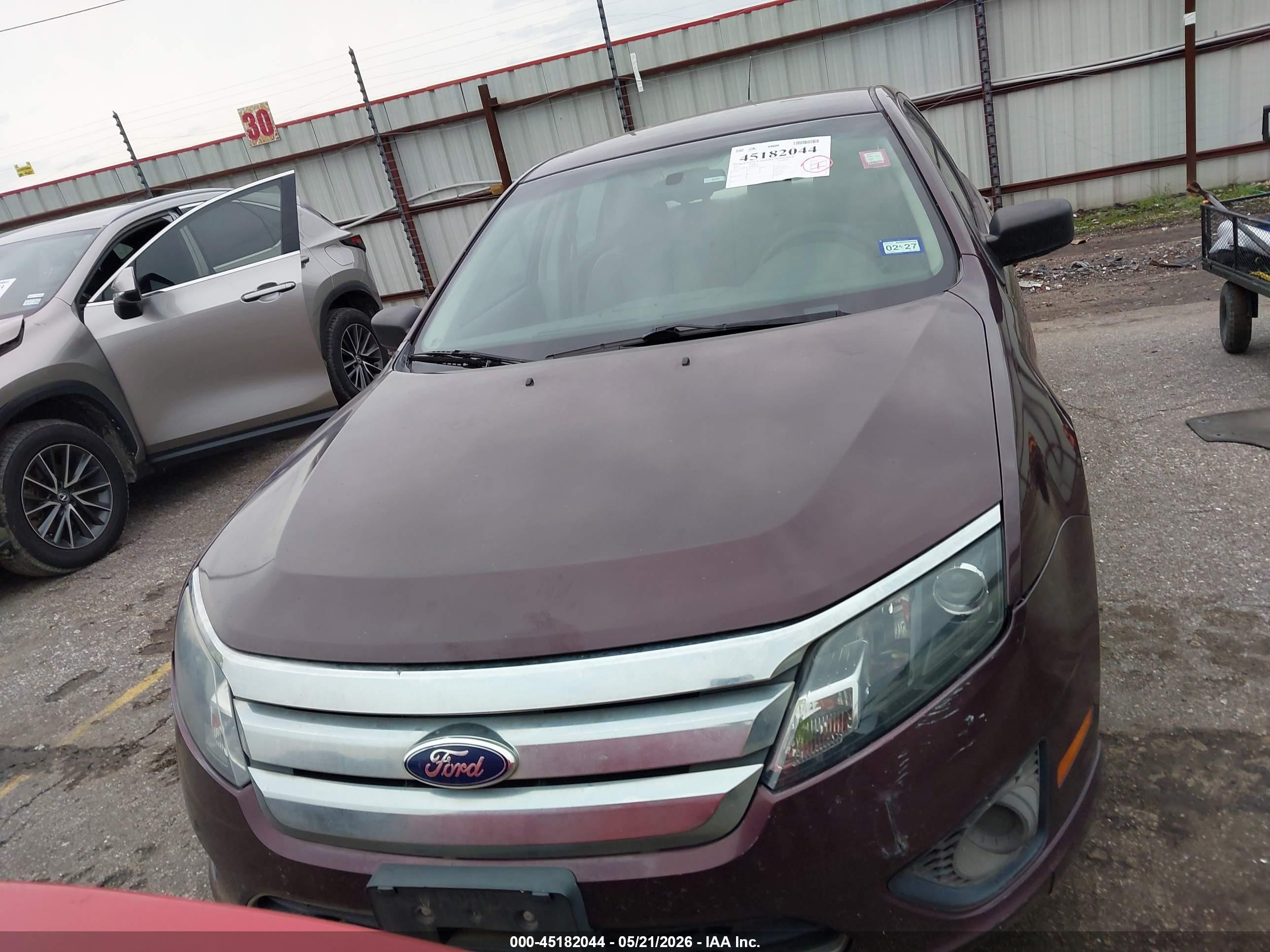 2011 Ford Fusion S Maroon vin: 3FAHP0GA0BR226819