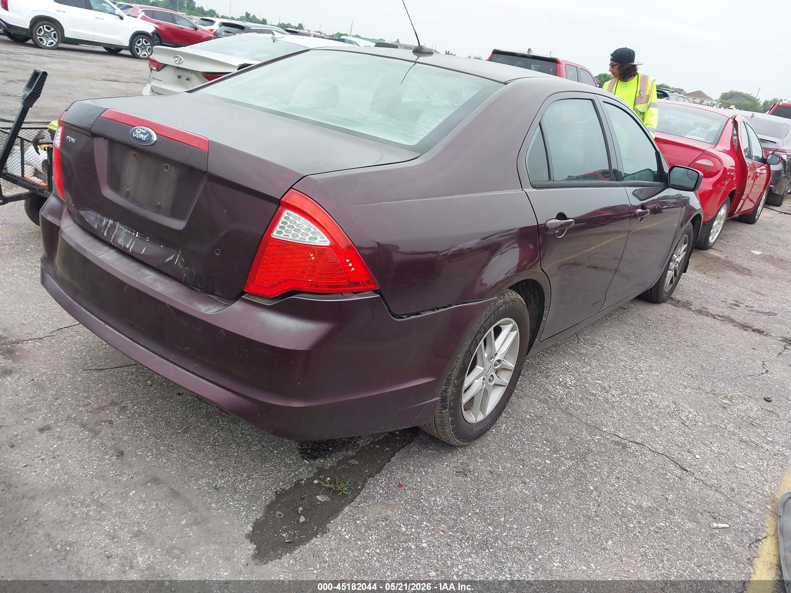 2011 Ford Fusion S Maroon vin: 3FAHP0GA0BR226819