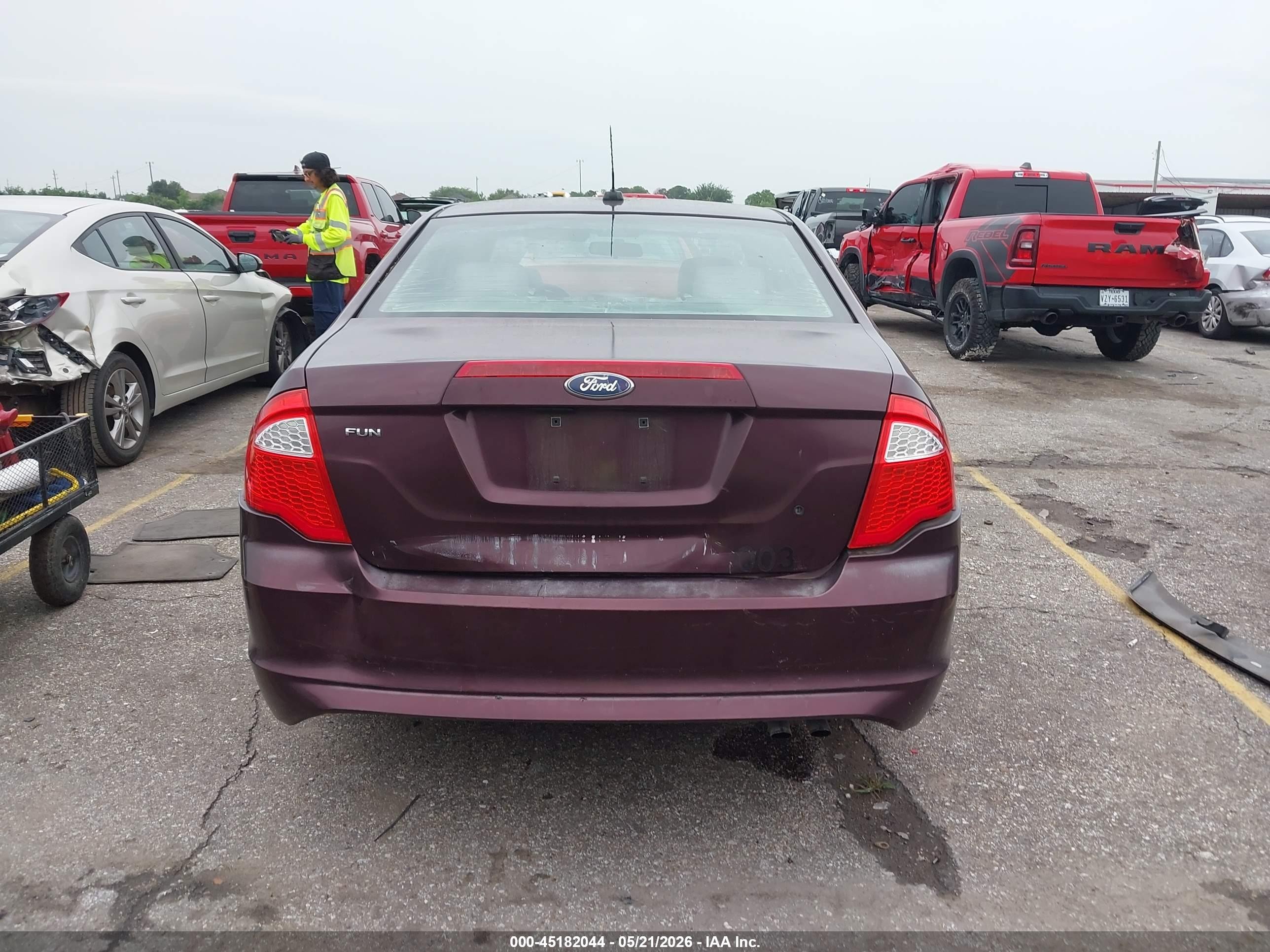 2011 Ford Fusion S Maroon vin: 3FAHP0GA0BR226819