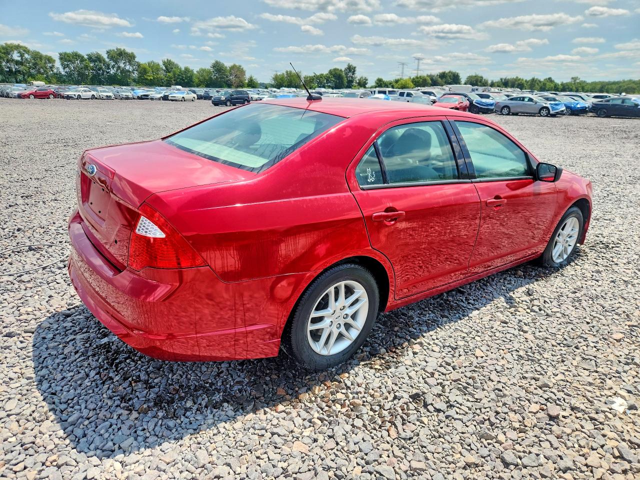 2011 Ford Fusion S Red vin: 3FAHP0GA0BR322210