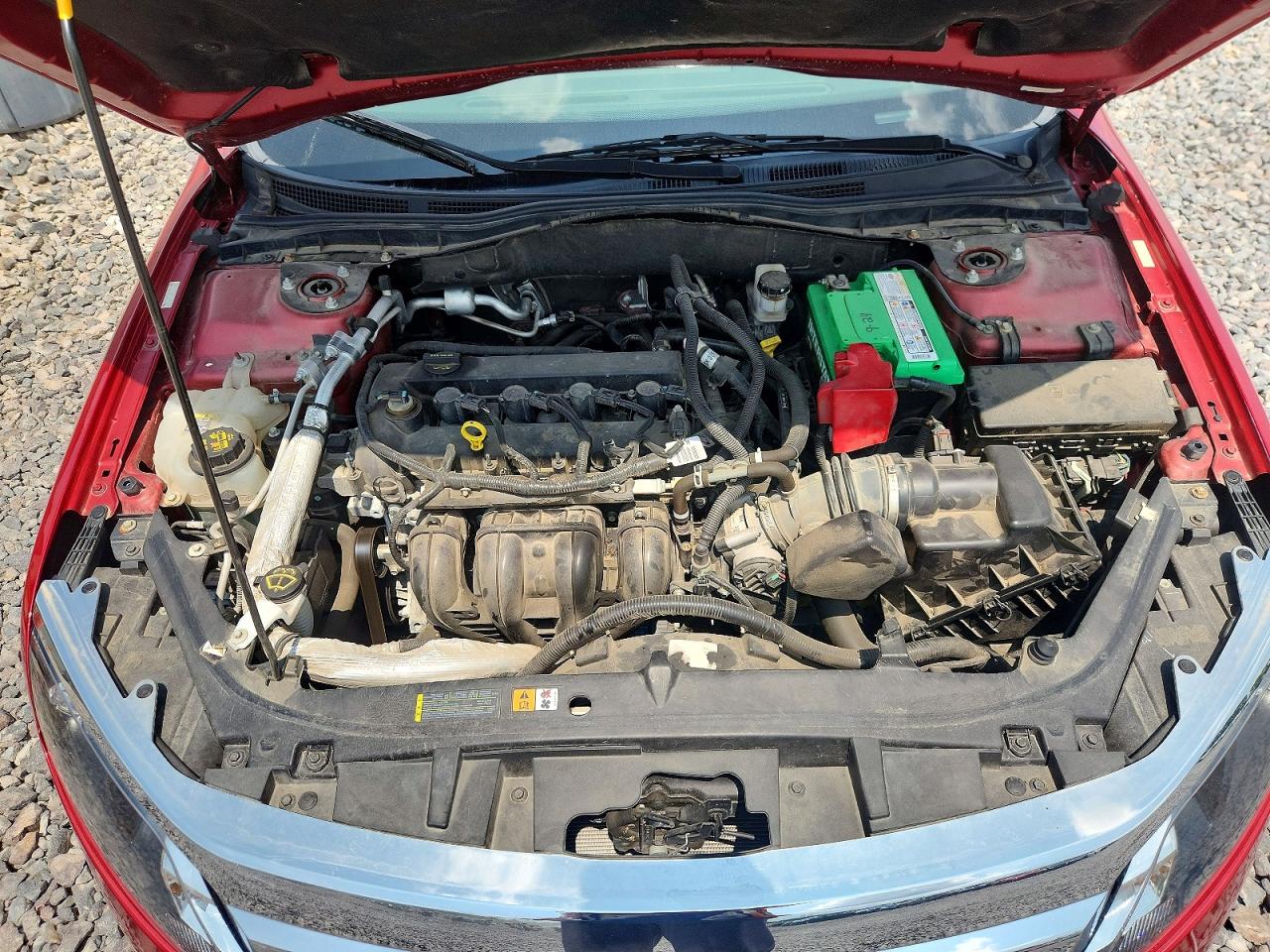 2011 Ford Fusion S Red vin: 3FAHP0GA0BR322210