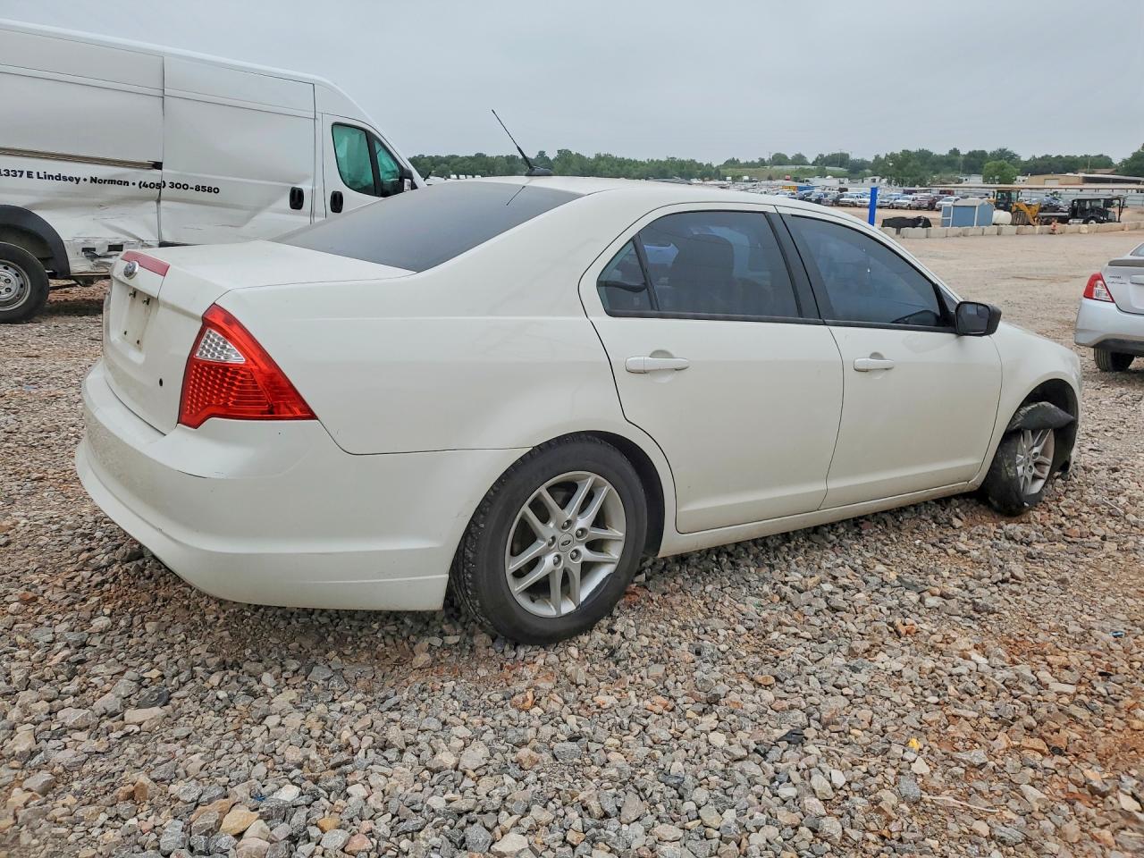 2012 Ford Fusion S White vin: 3FAHP0GA0CR356133