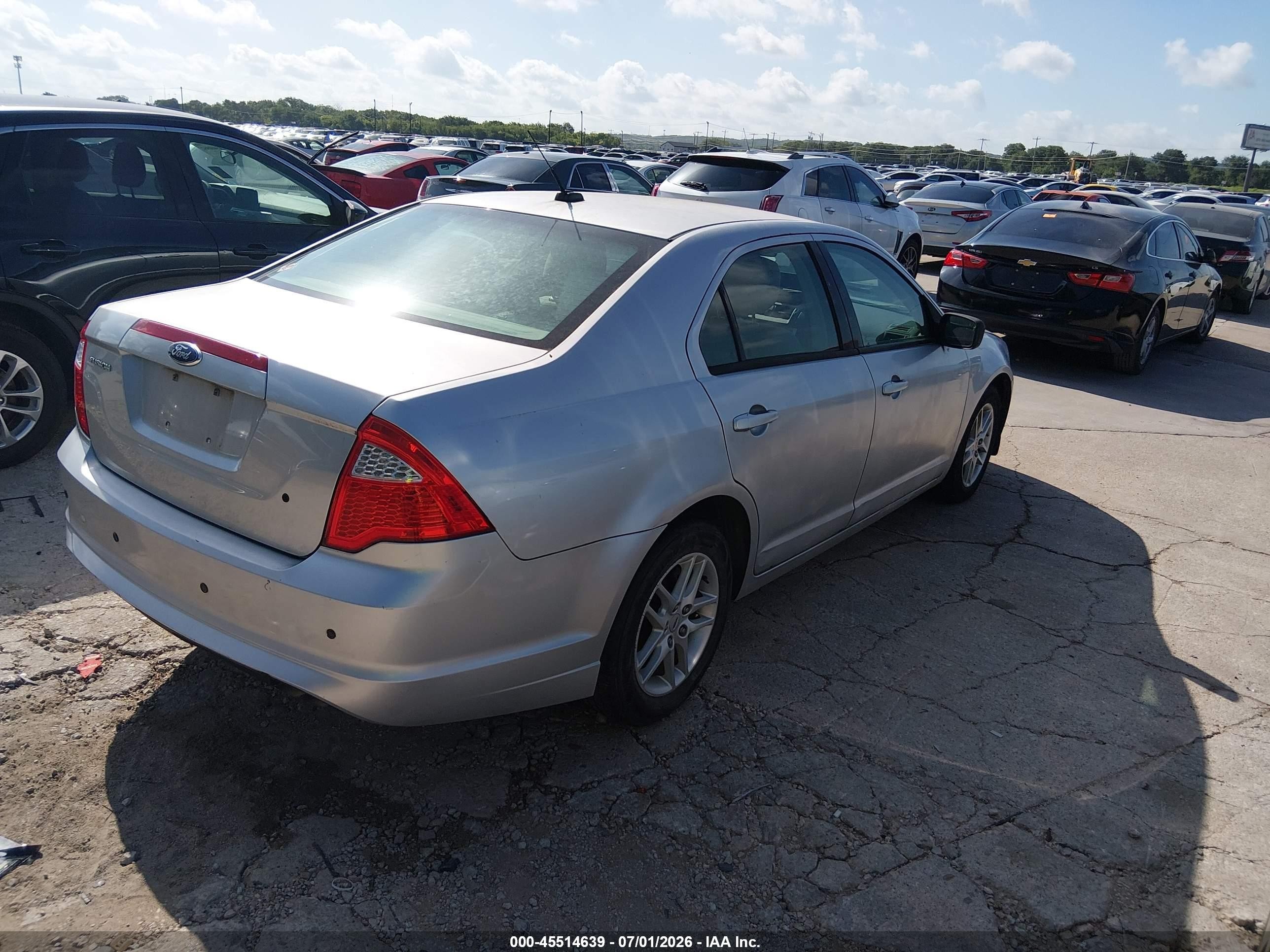 2011 Ford Fusion S Серебряный vin: 3FAHP0GA1BR291680