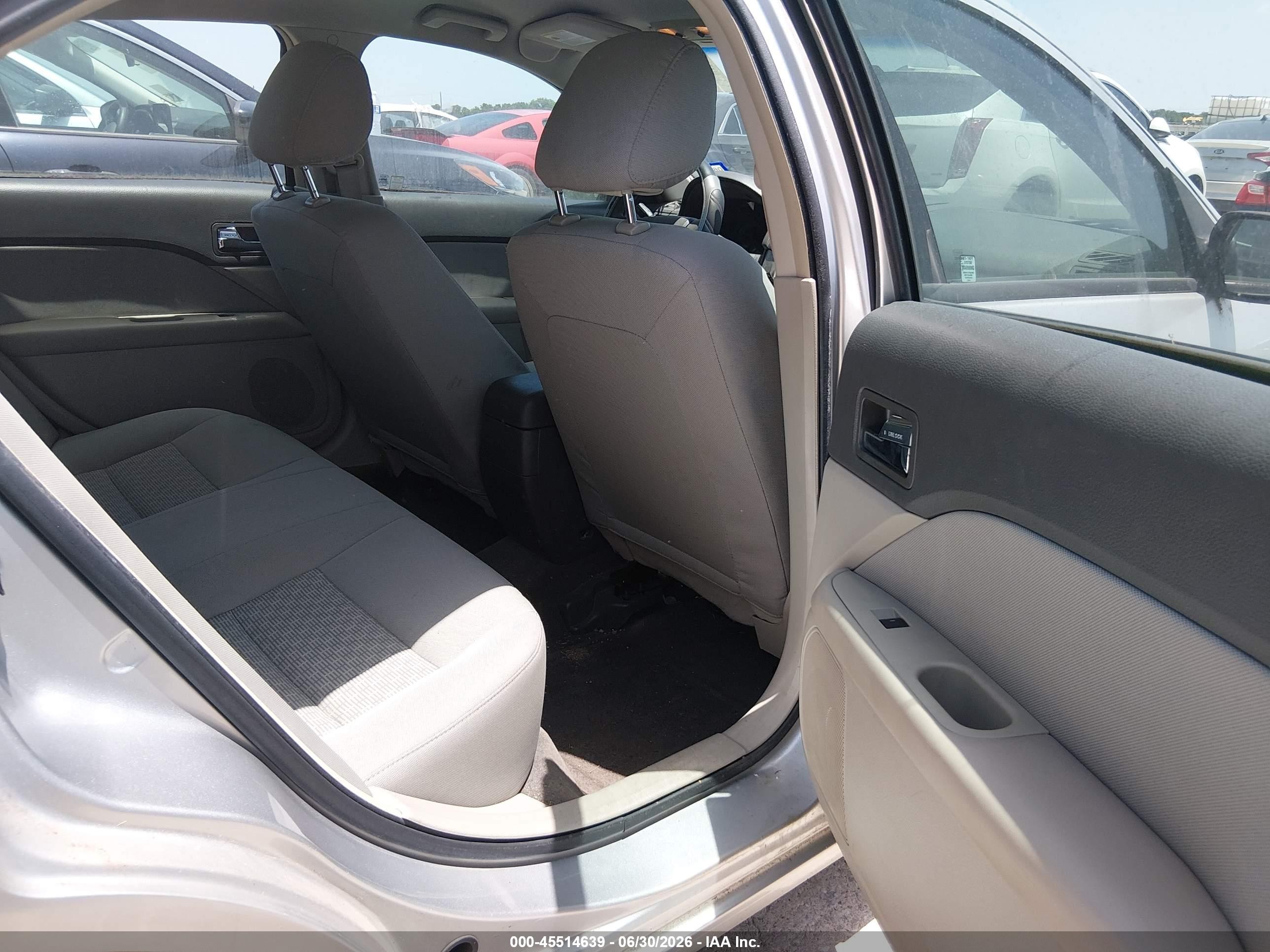 2011 Ford Fusion S Серебряный vin: 3FAHP0GA1BR291680