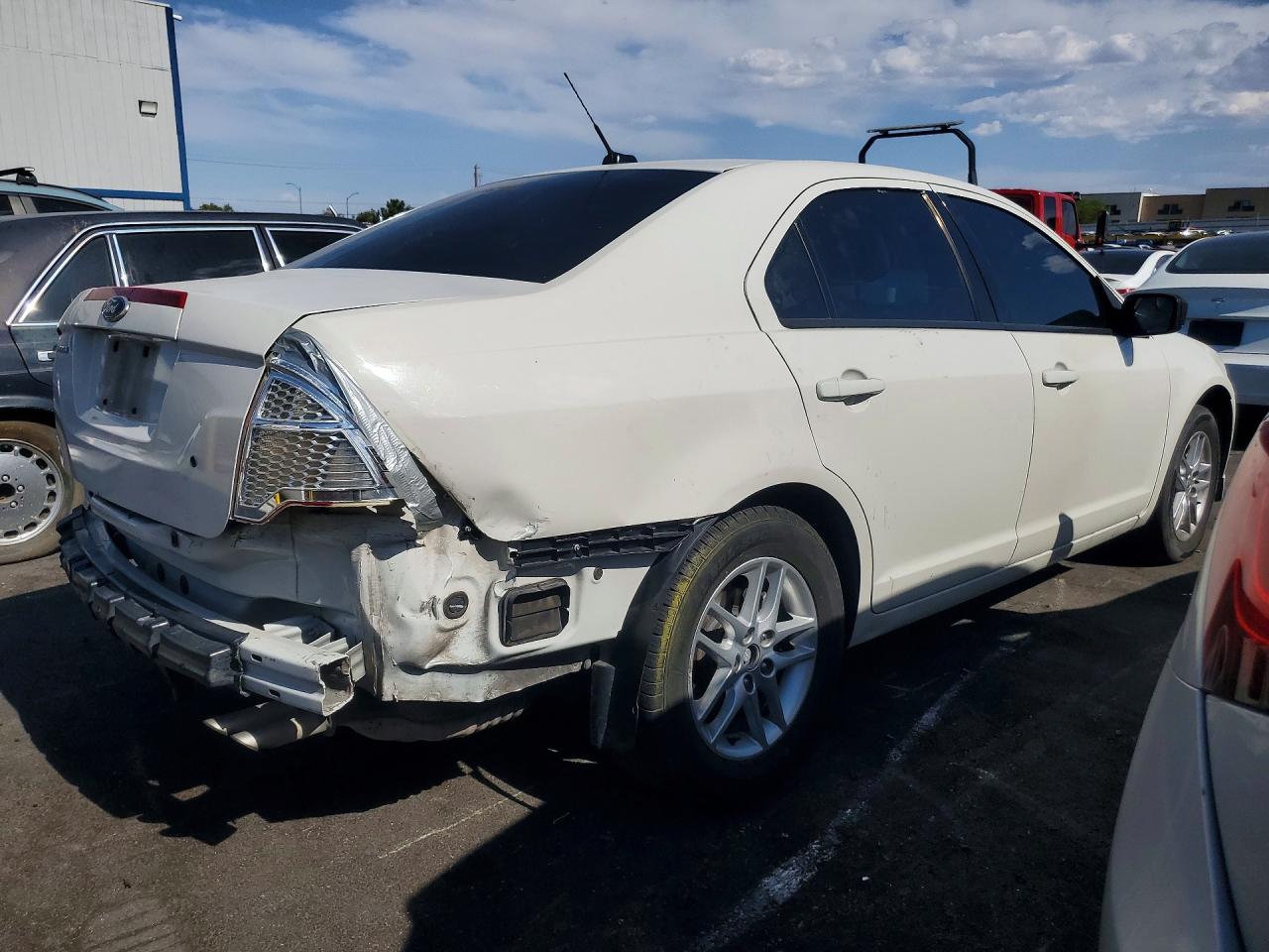 2012 Ford Fusion S Белый vin: 3FAHP0GA1CR321990