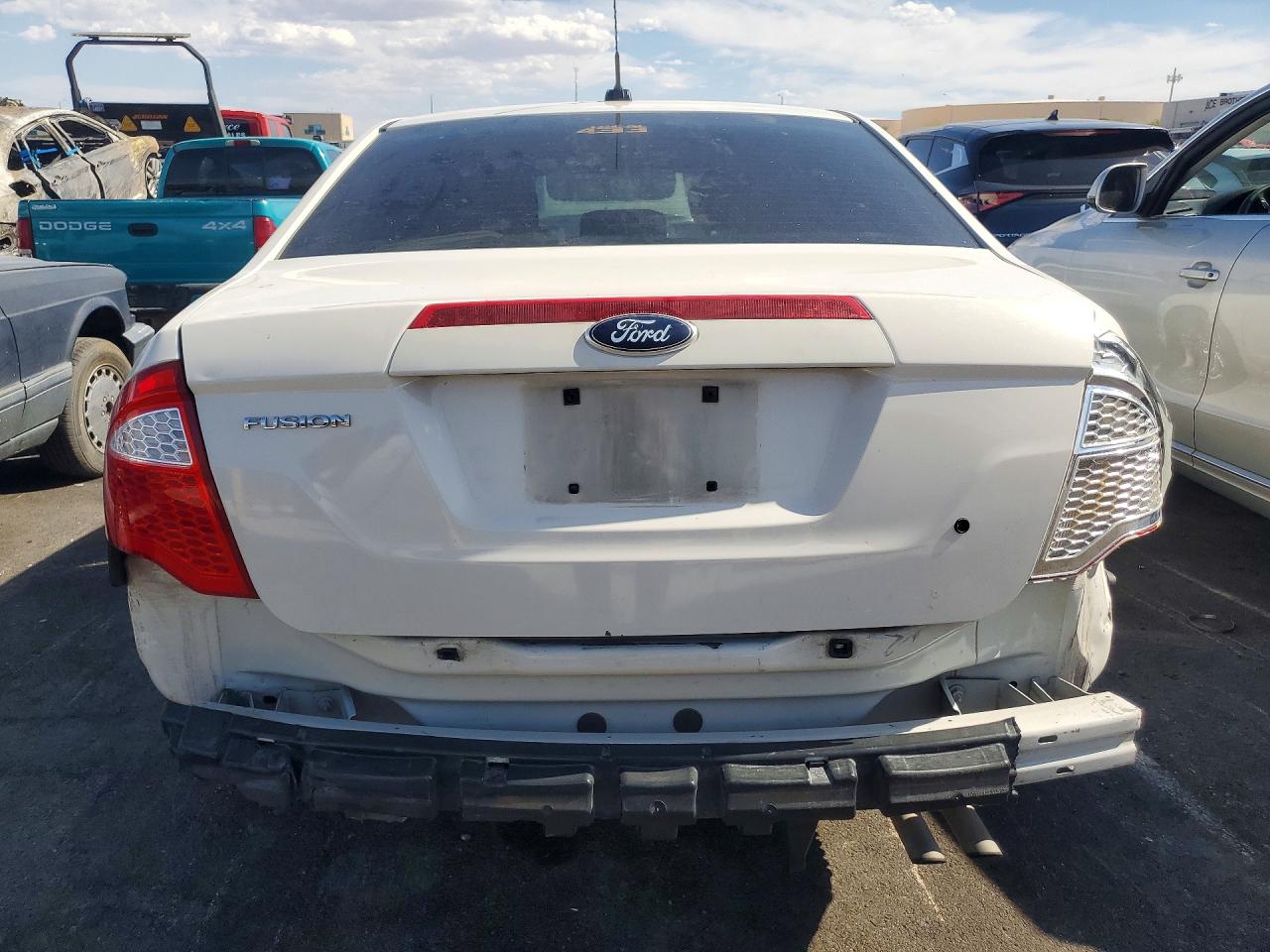 2012 Ford Fusion S Белый vin: 3FAHP0GA1CR321990