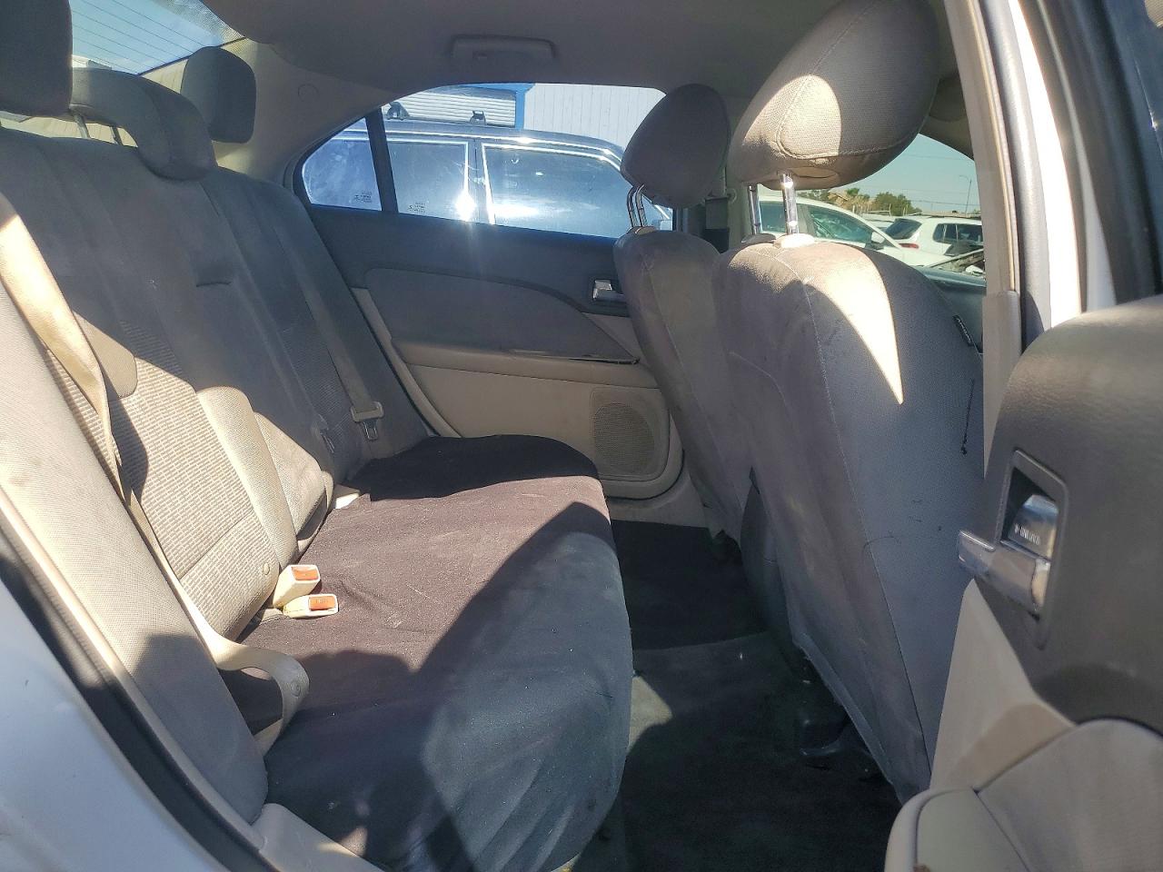 2012 Ford Fusion S Белый vin: 3FAHP0GA1CR321990