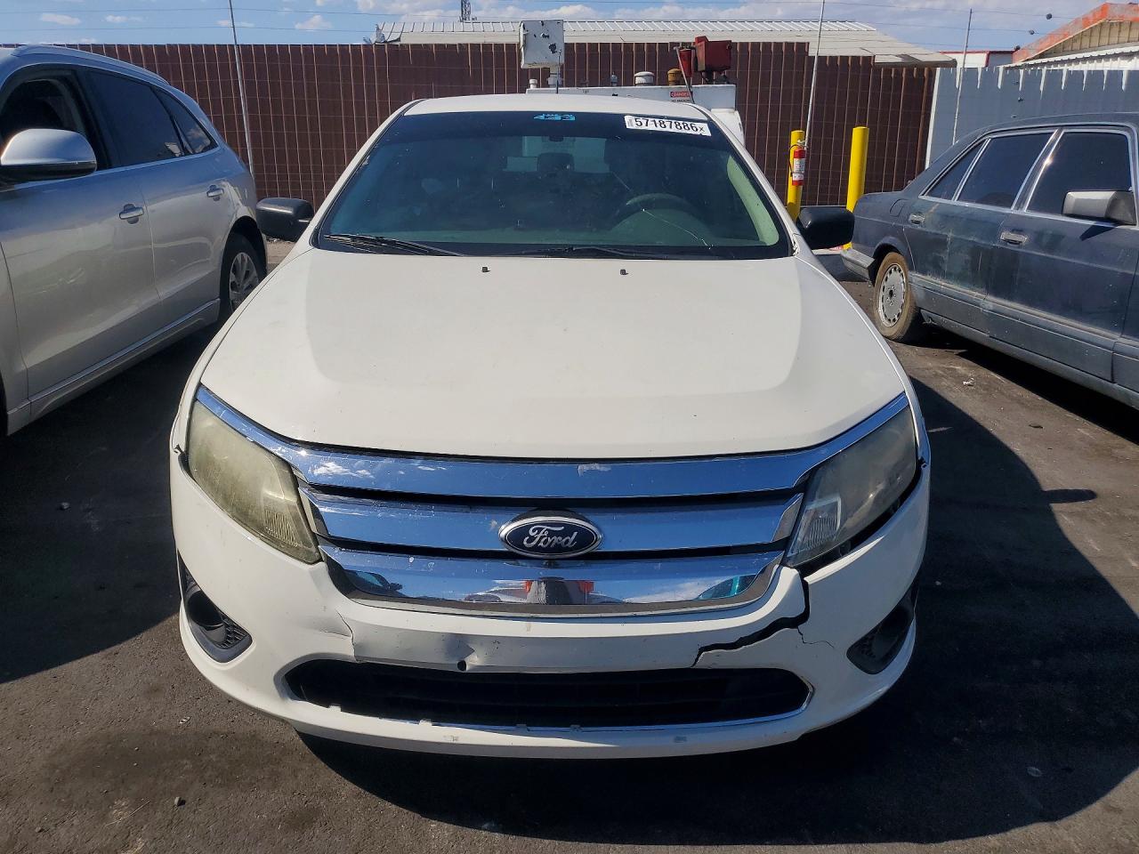 2012 Ford Fusion S Белый vin: 3FAHP0GA1CR321990