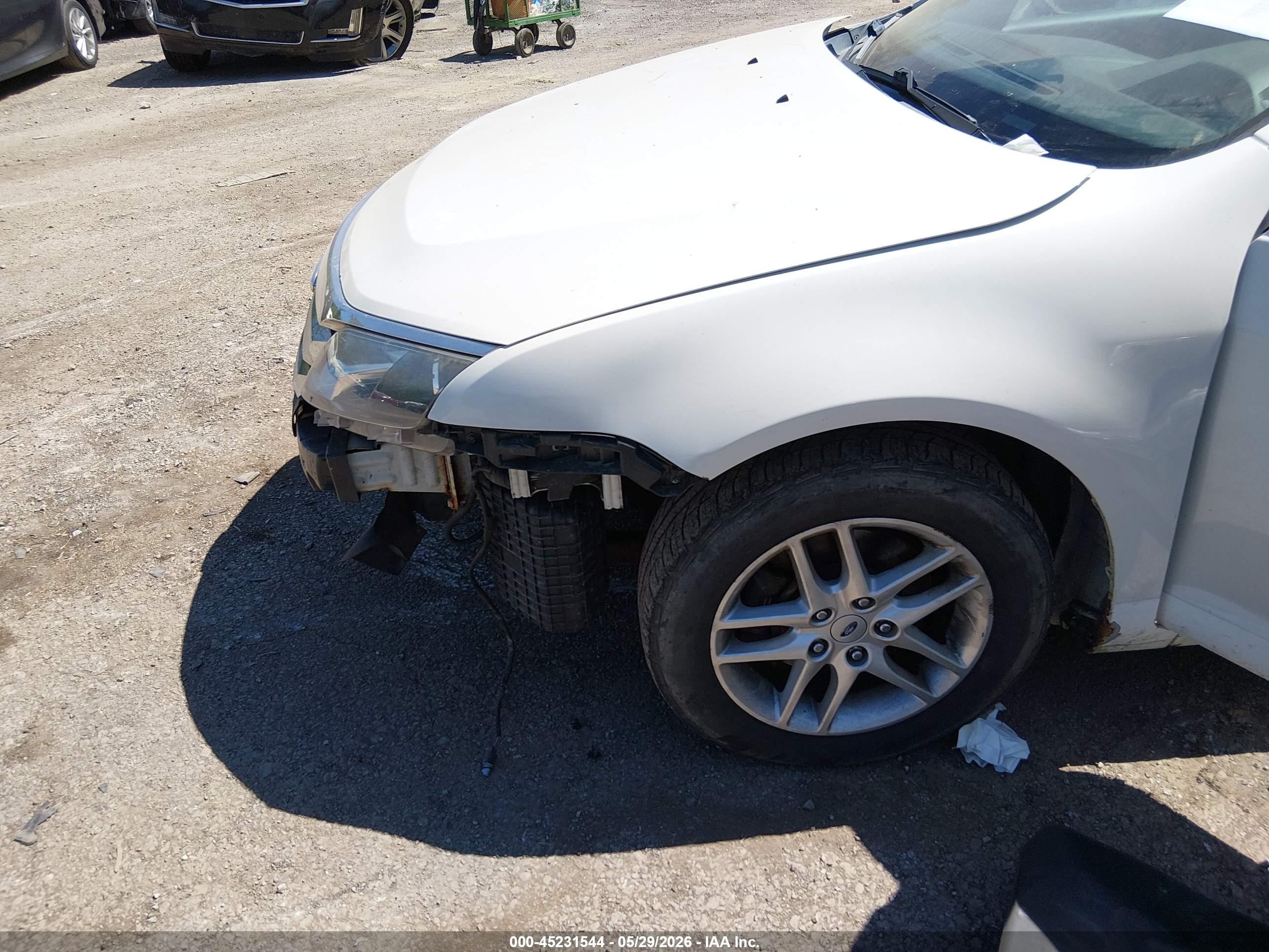 2012 Ford Fusion S Белый vin: 3FAHP0GA1CR381557