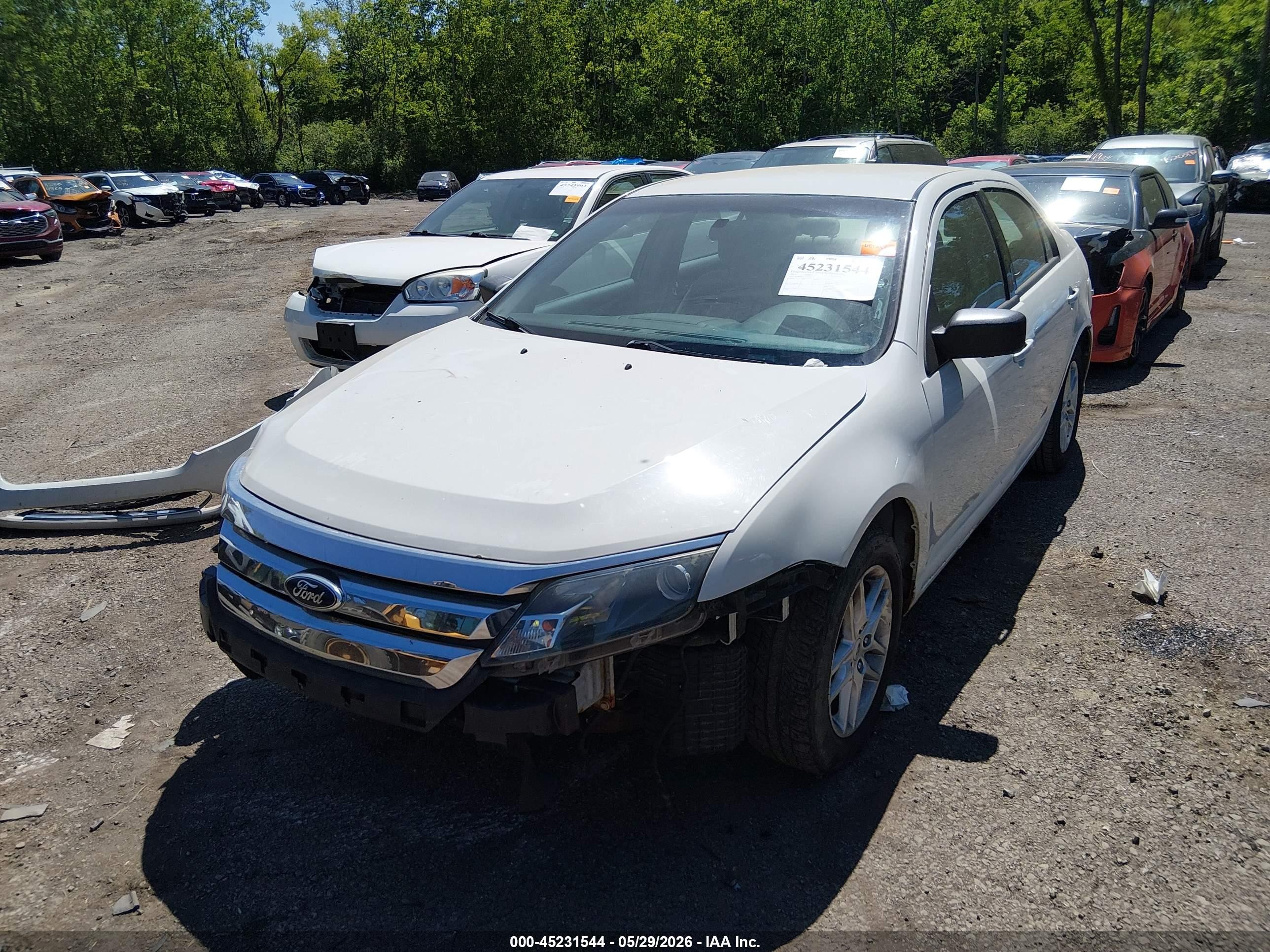 2012 Ford Fusion S Белый vin: 3FAHP0GA1CR381557