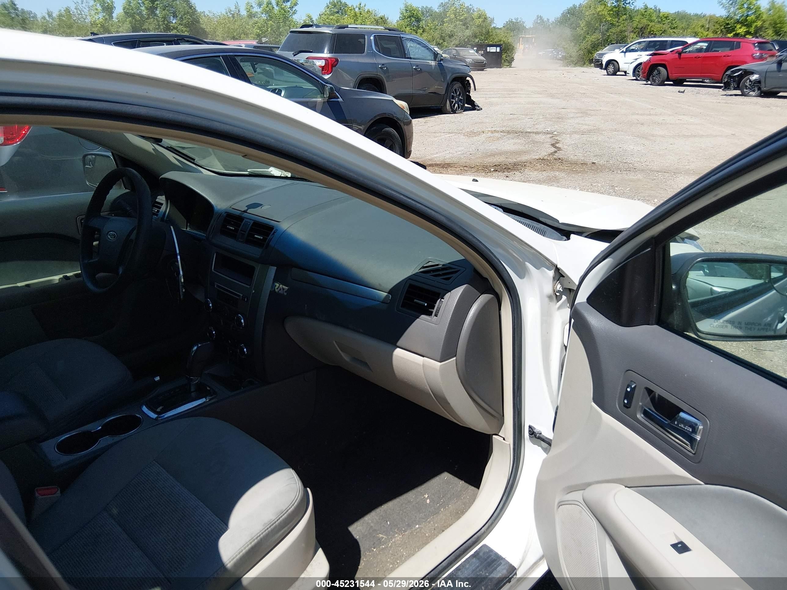 2012 Ford Fusion S Белый vin: 3FAHP0GA1CR381557