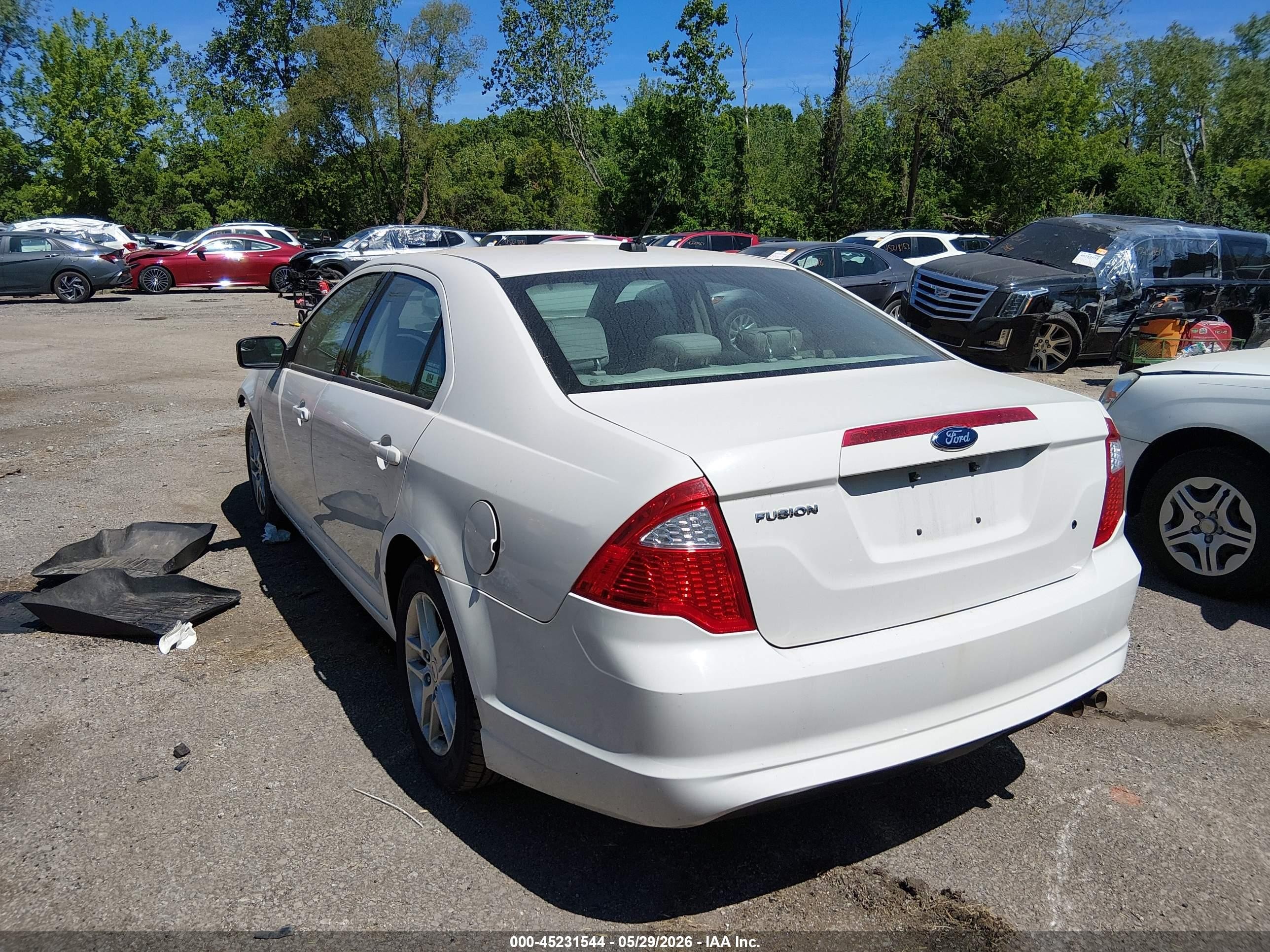 2012 Ford Fusion S Белый vin: 3FAHP0GA1CR381557