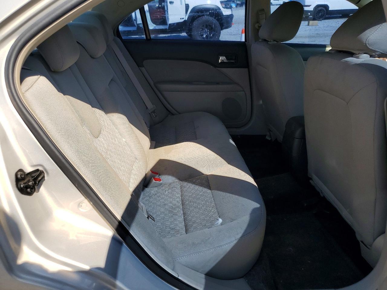 2010 Ford Fusion S Beige vin: 3FAHP0GA2AR258248