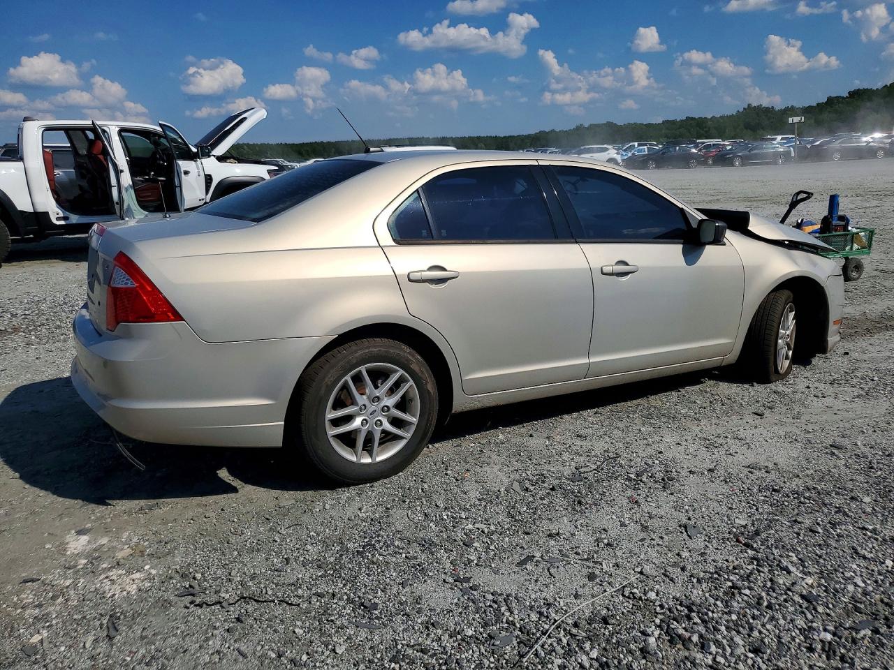 2010 Ford Fusion S Beige vin: 3FAHP0GA2AR258248