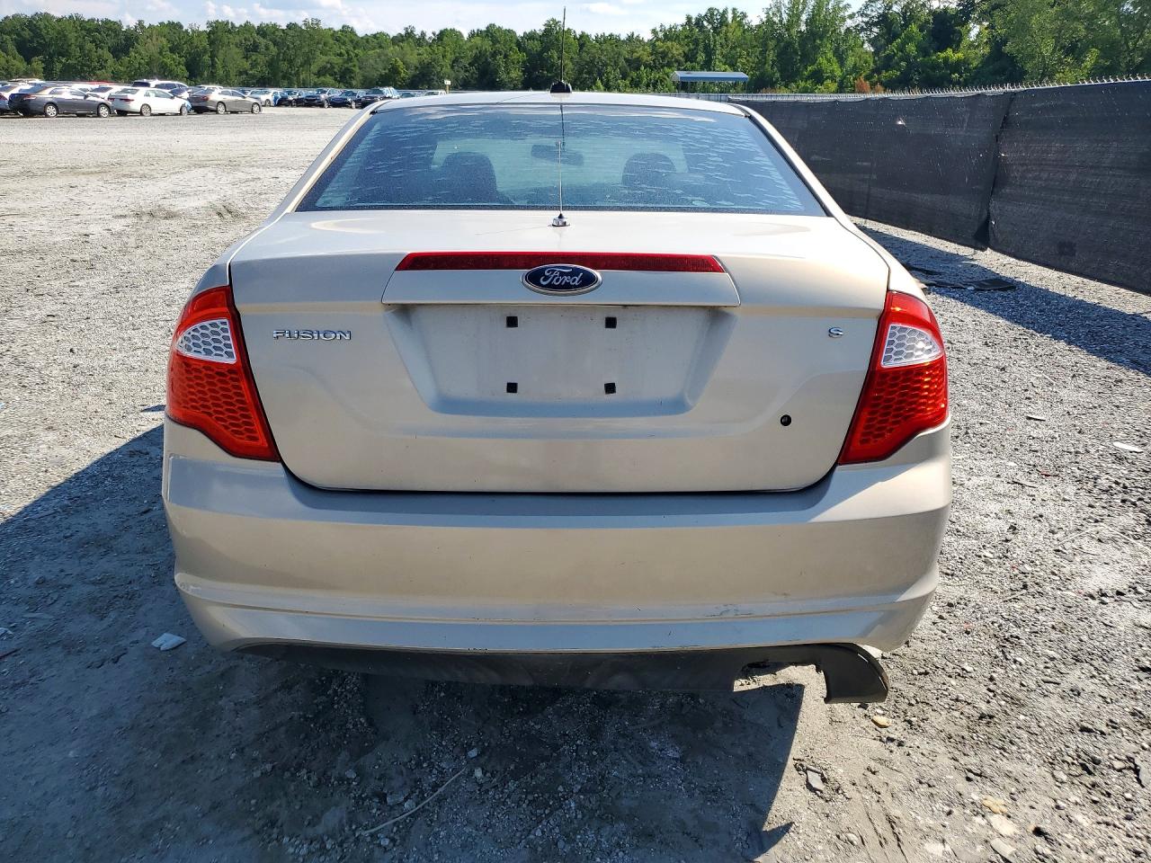 2010 Ford Fusion S Beige vin: 3FAHP0GA2AR258248