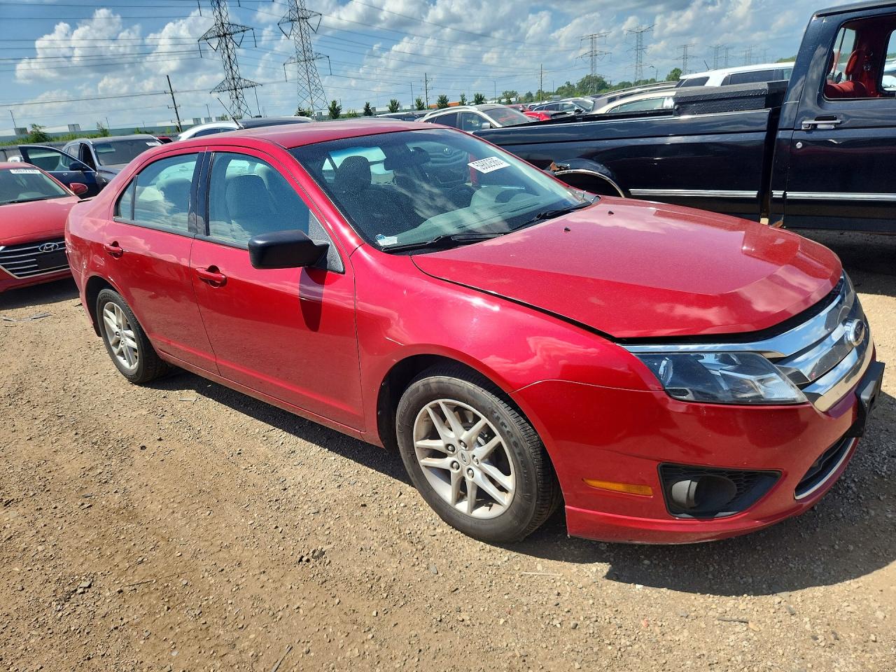 2010 Ford Fusion S Red vin: 3FAHP0GA2AR354722