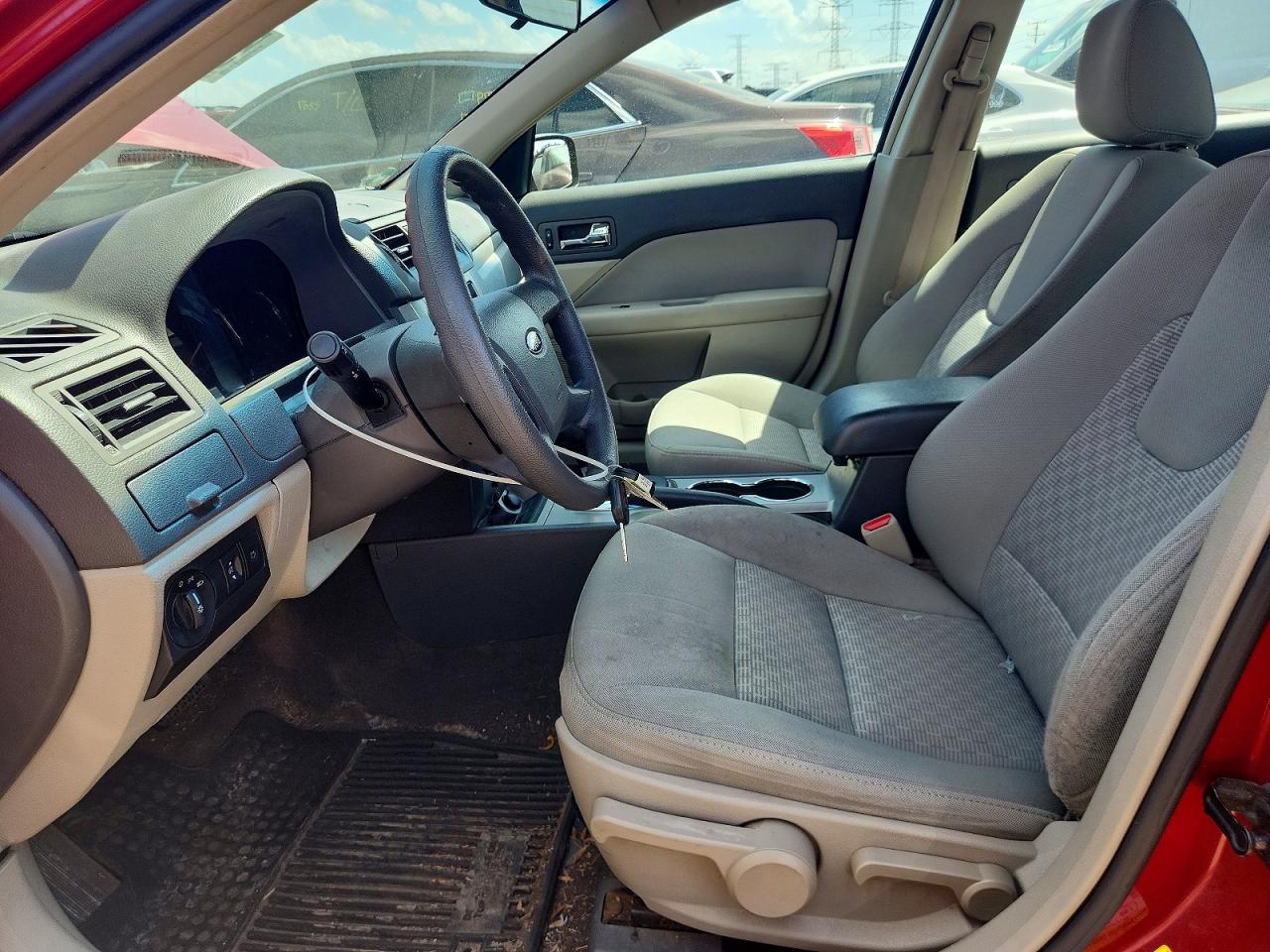 2010 Ford Fusion S Red vin: 3FAHP0GA2AR354722