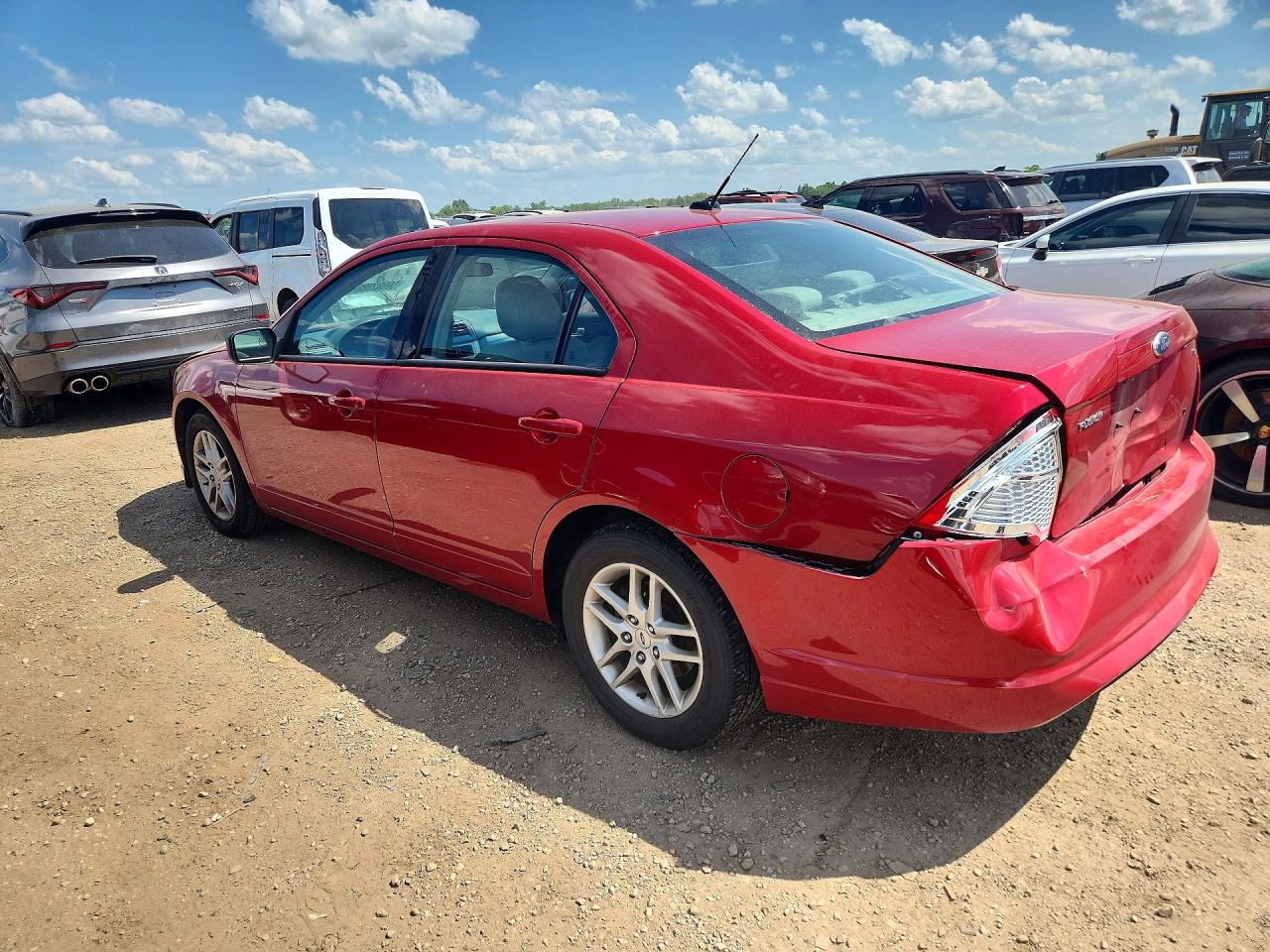 2010 Ford Fusion S Red vin: 3FAHP0GA2AR354722