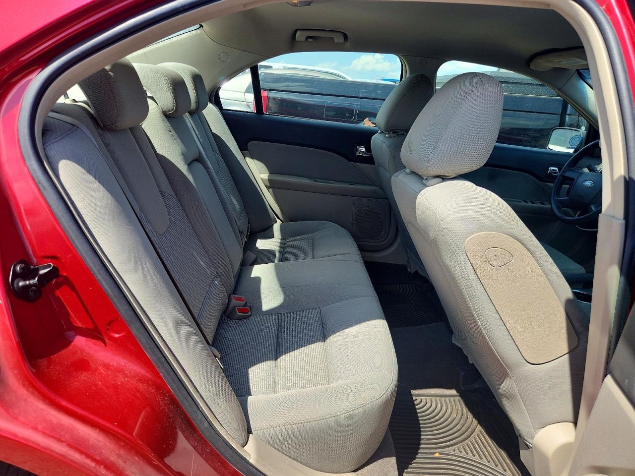 2010 Ford Fusion S Red vin: 3FAHP0GA2AR354722