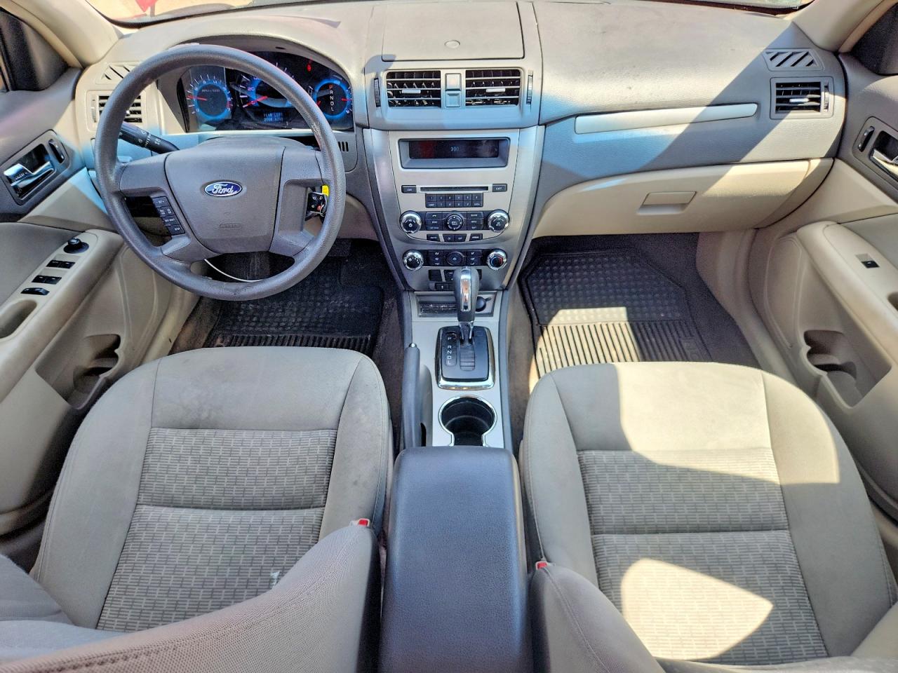 2010 Ford Fusion S Red vin: 3FAHP0GA2AR354722