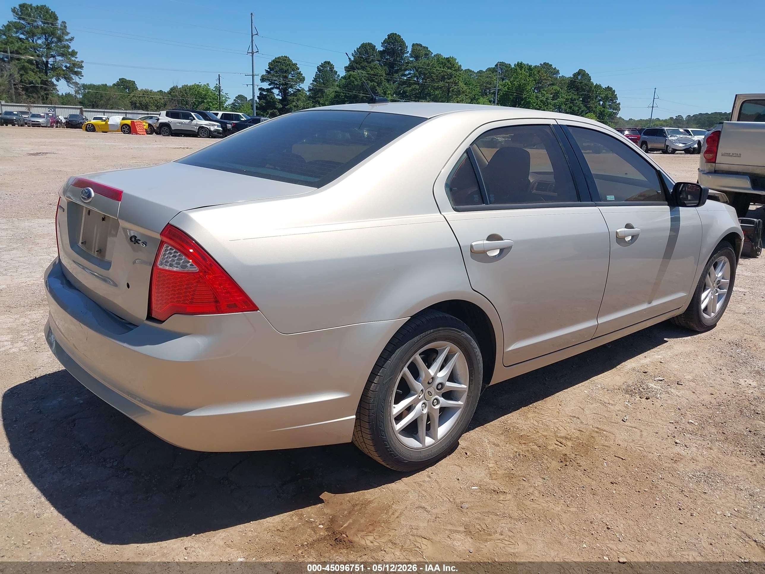 2010 Ford Fusion S Tan vin: 3FAHP0GA2AR372041