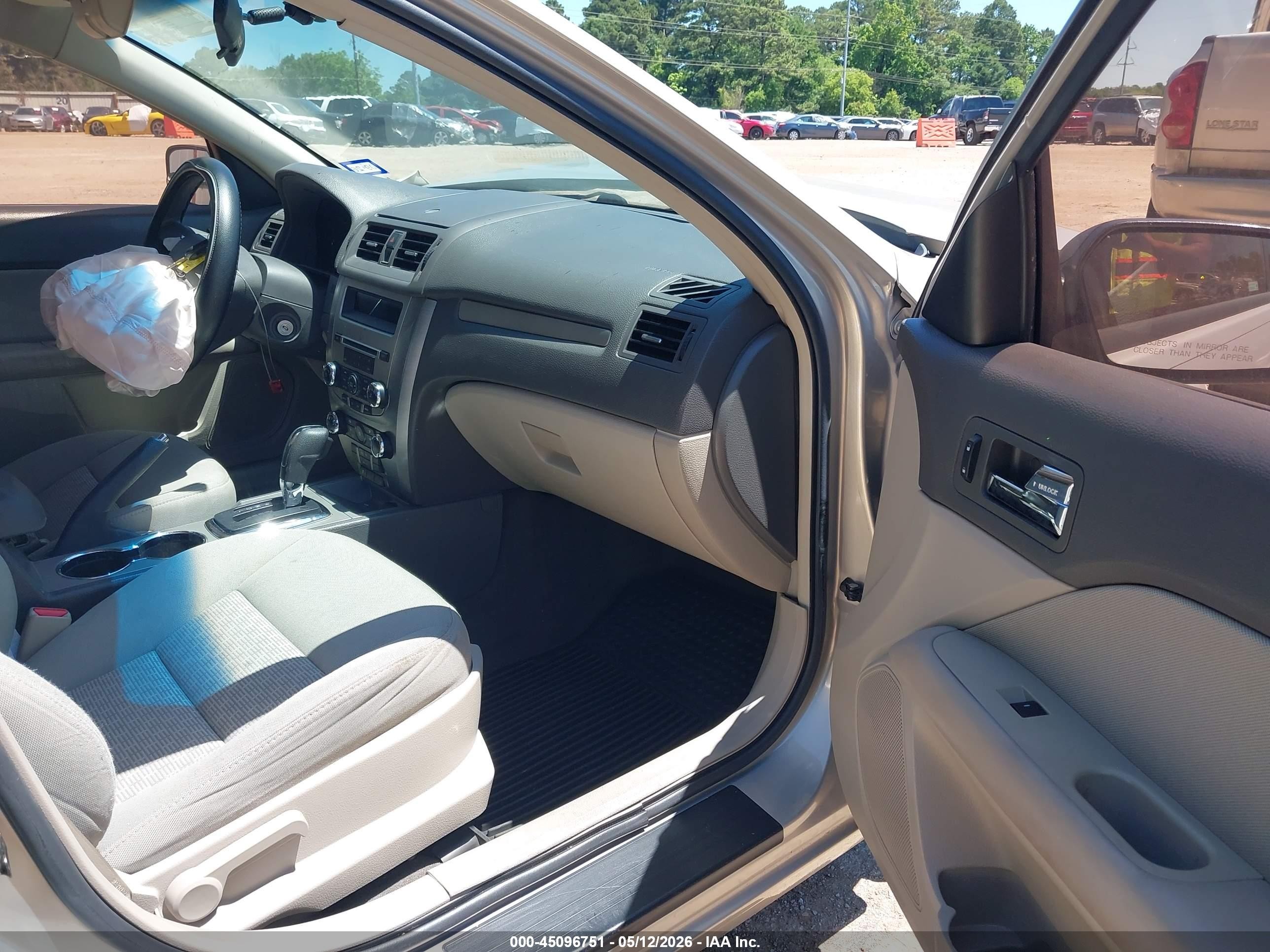 2010 Ford Fusion S Tan vin: 3FAHP0GA2AR372041